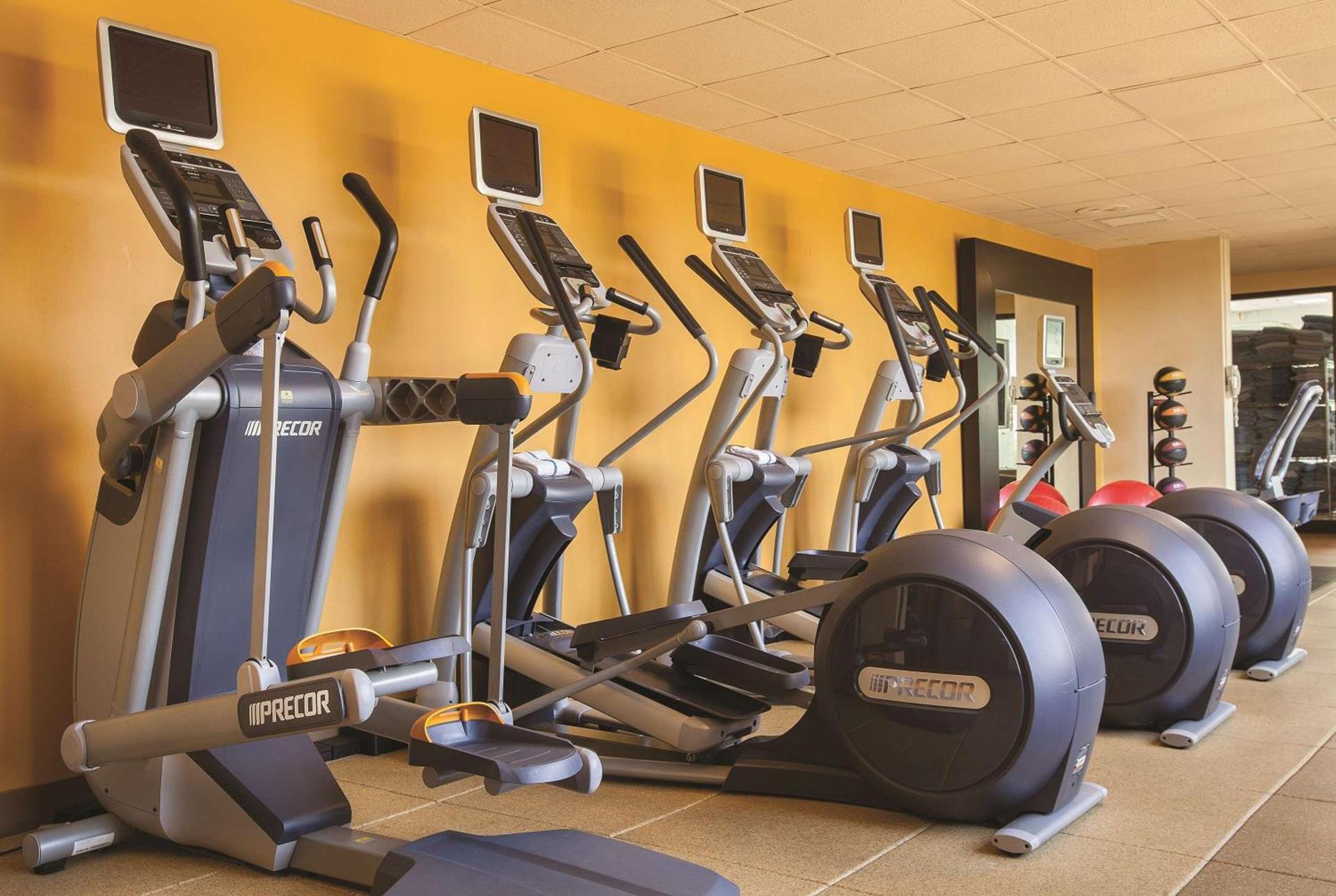 DoubleTree by Hilton Chicago - Oak Brook photo 16