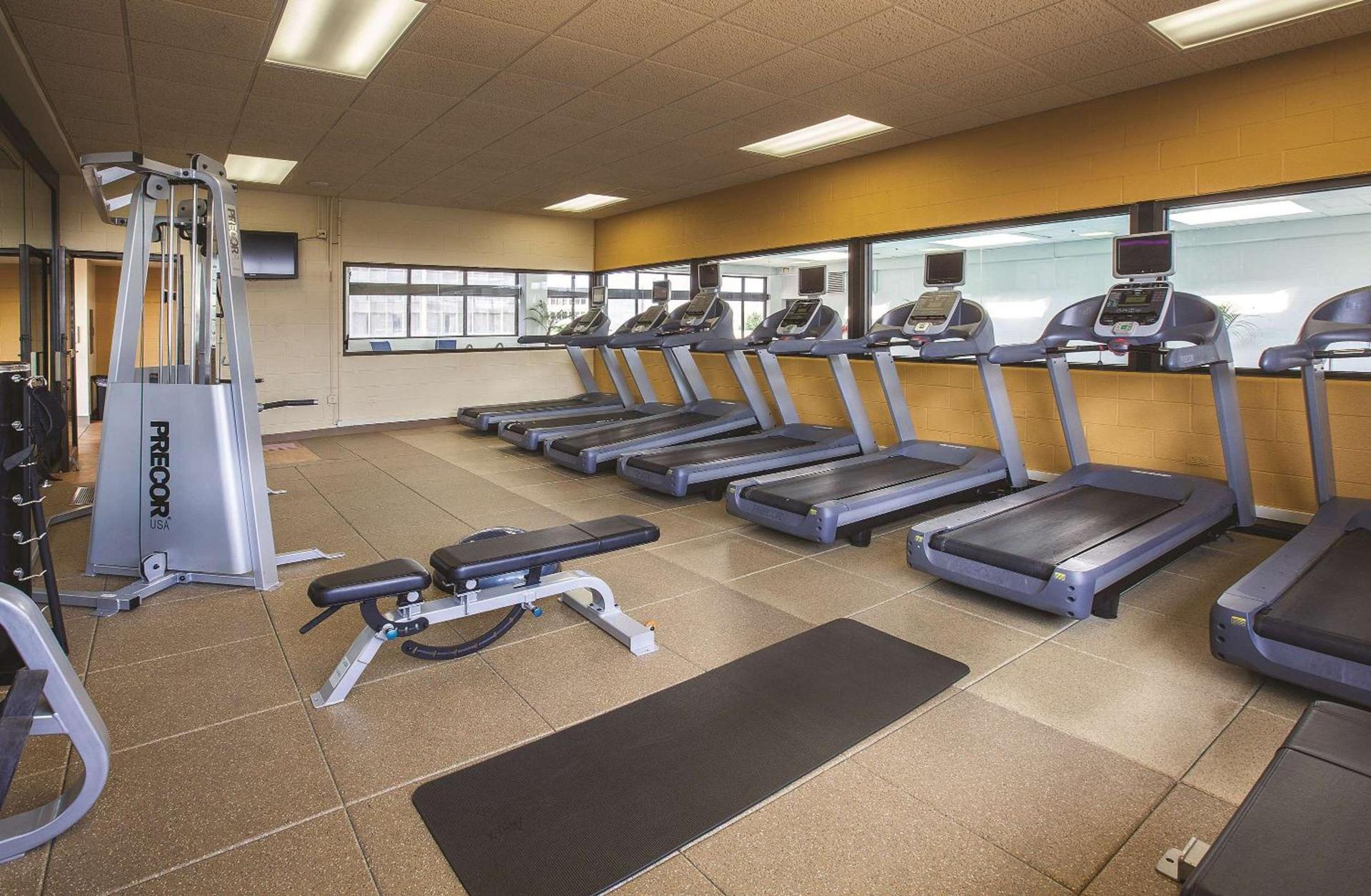 DoubleTree by Hilton Chicago - Oak Brook photo 17