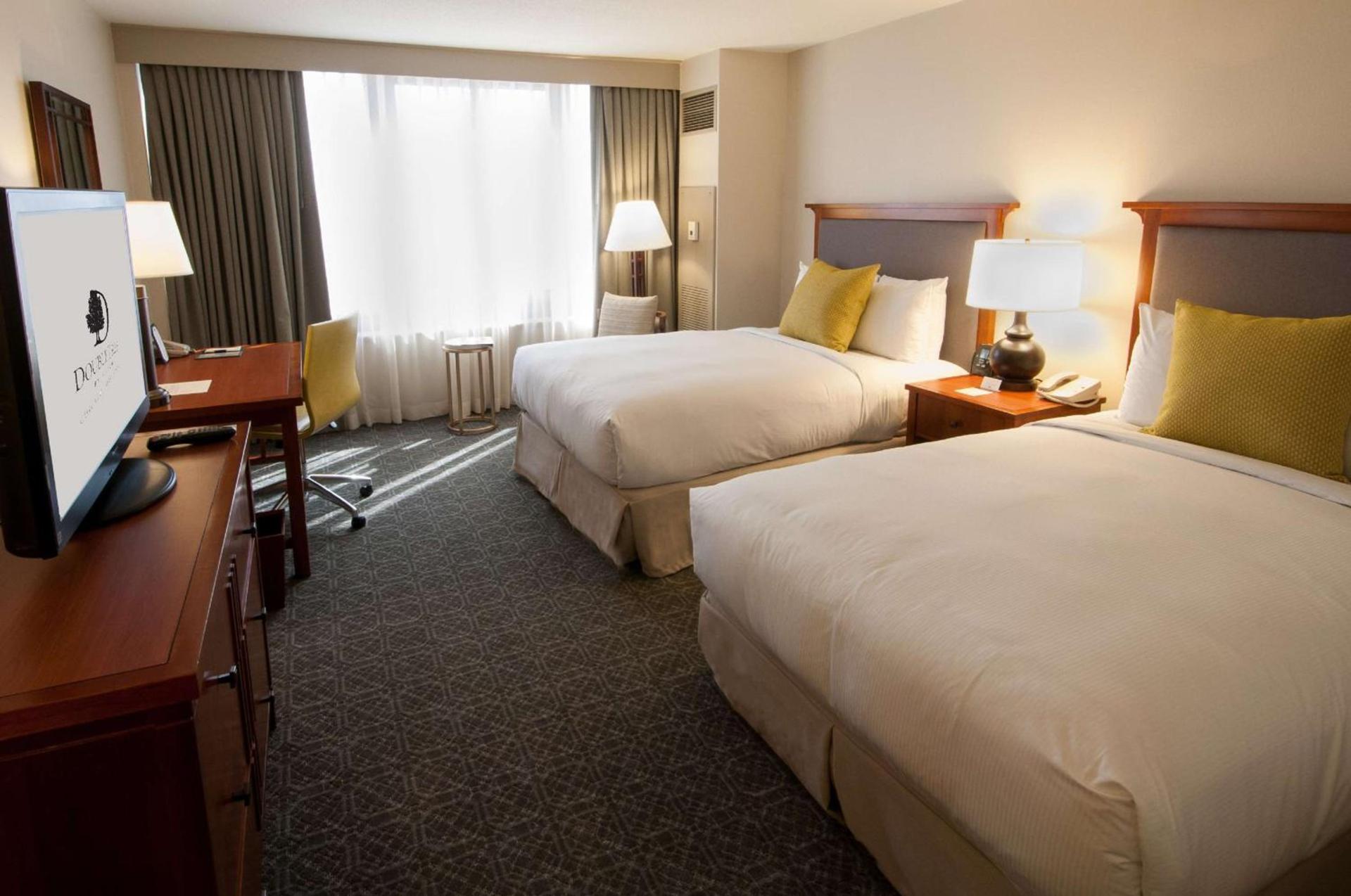 DoubleTree by Hilton Chicago - Oak Brook photo 18