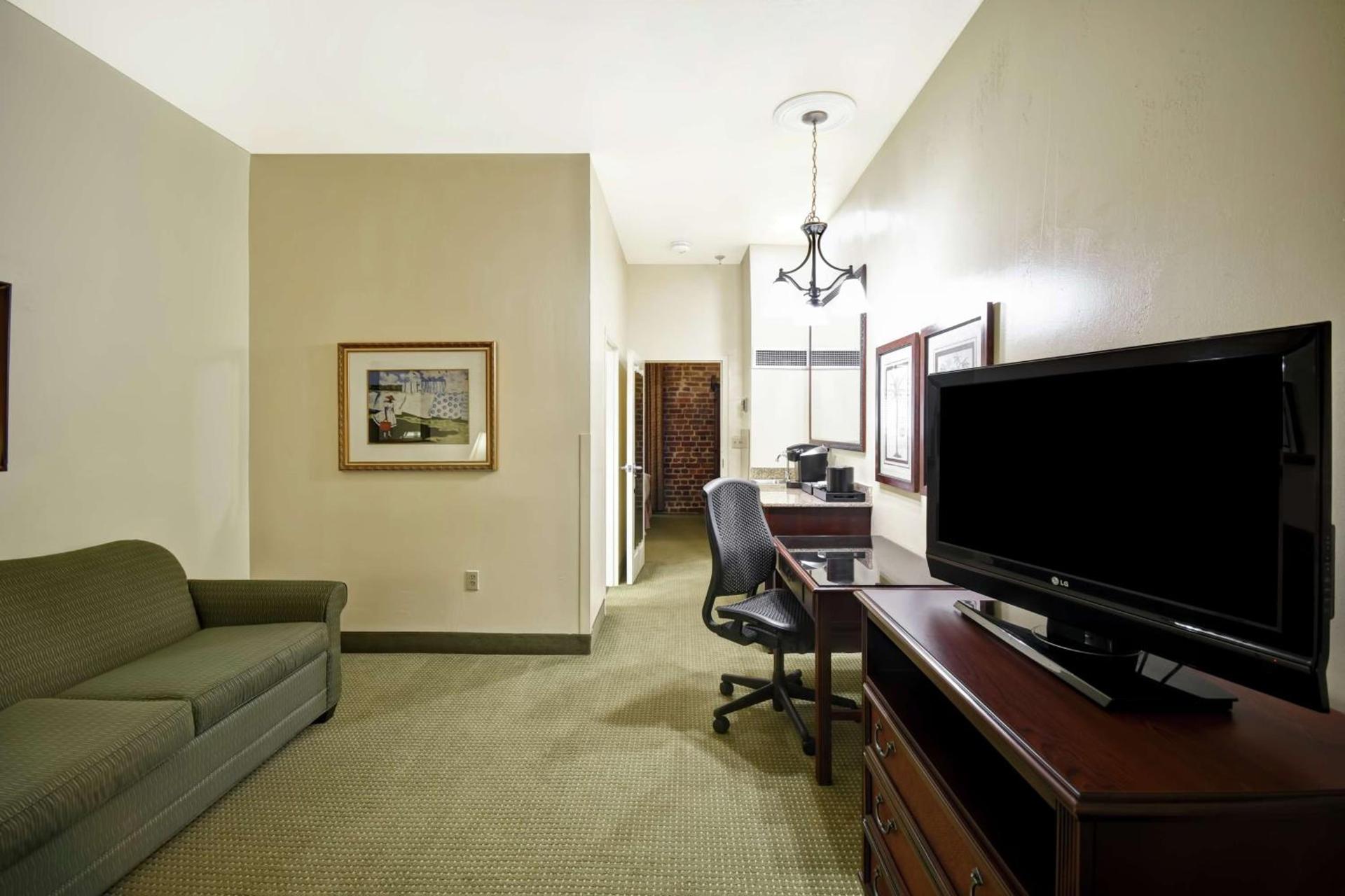 Embassy Suites Charleston - Historic District photo 28