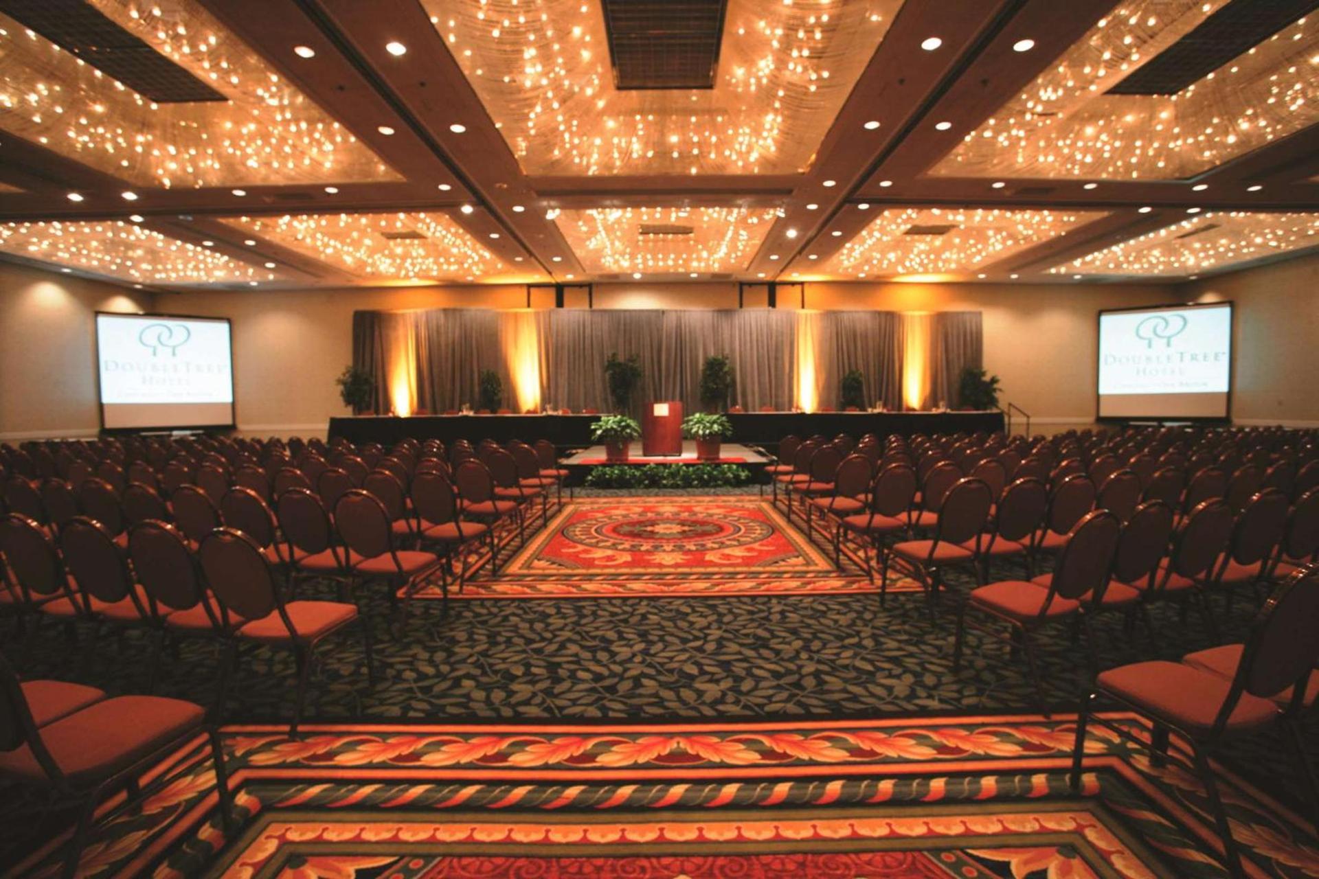 DoubleTree by Hilton Chicago - Oak Brook photo 26