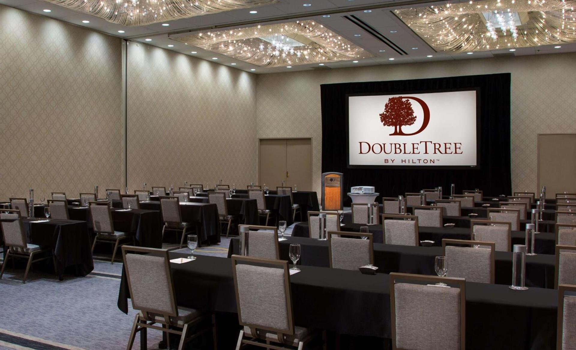 DoubleTree by Hilton Chicago - Oak Brook photo 28