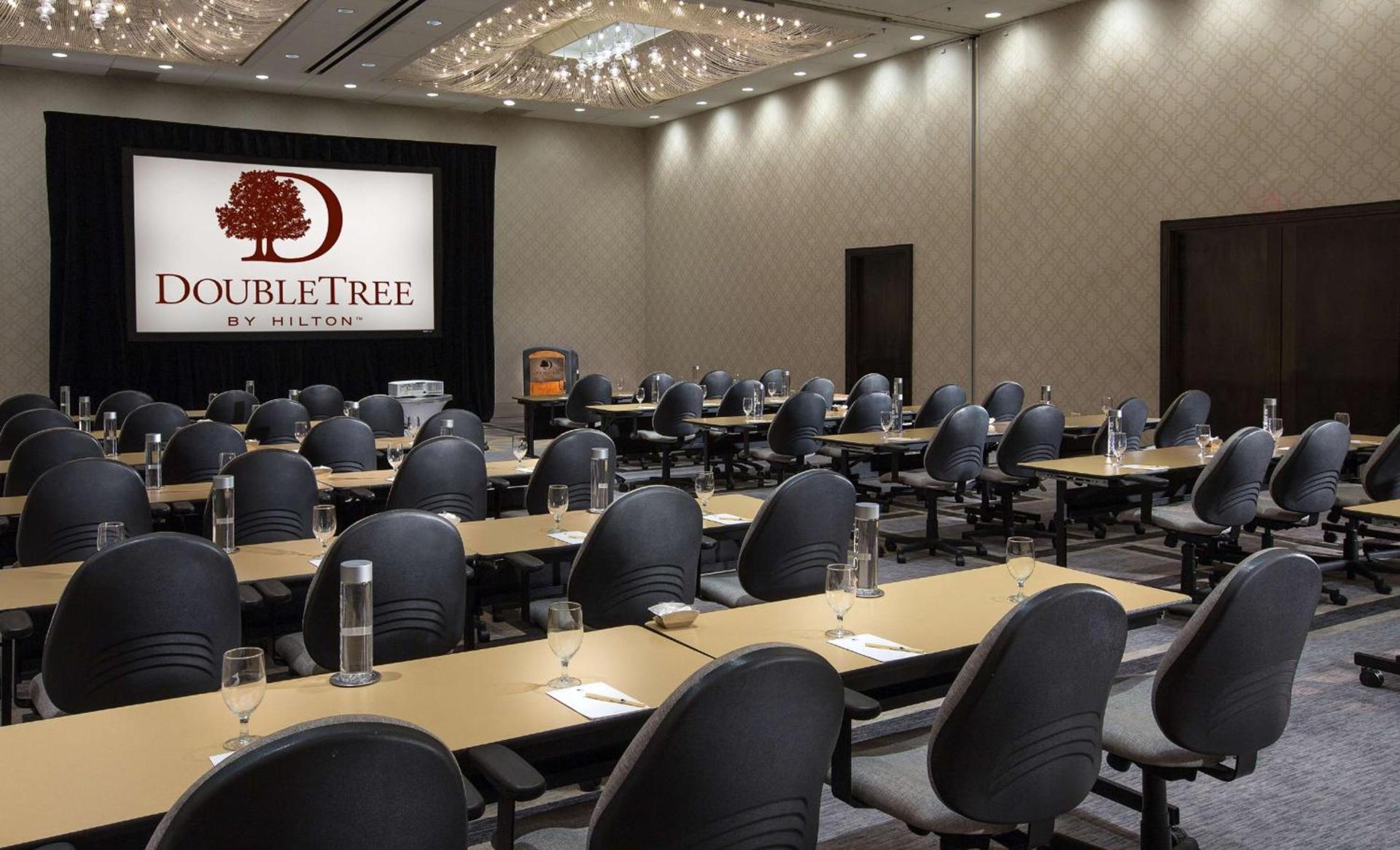DoubleTree by Hilton Chicago - Oak Brook photo 30