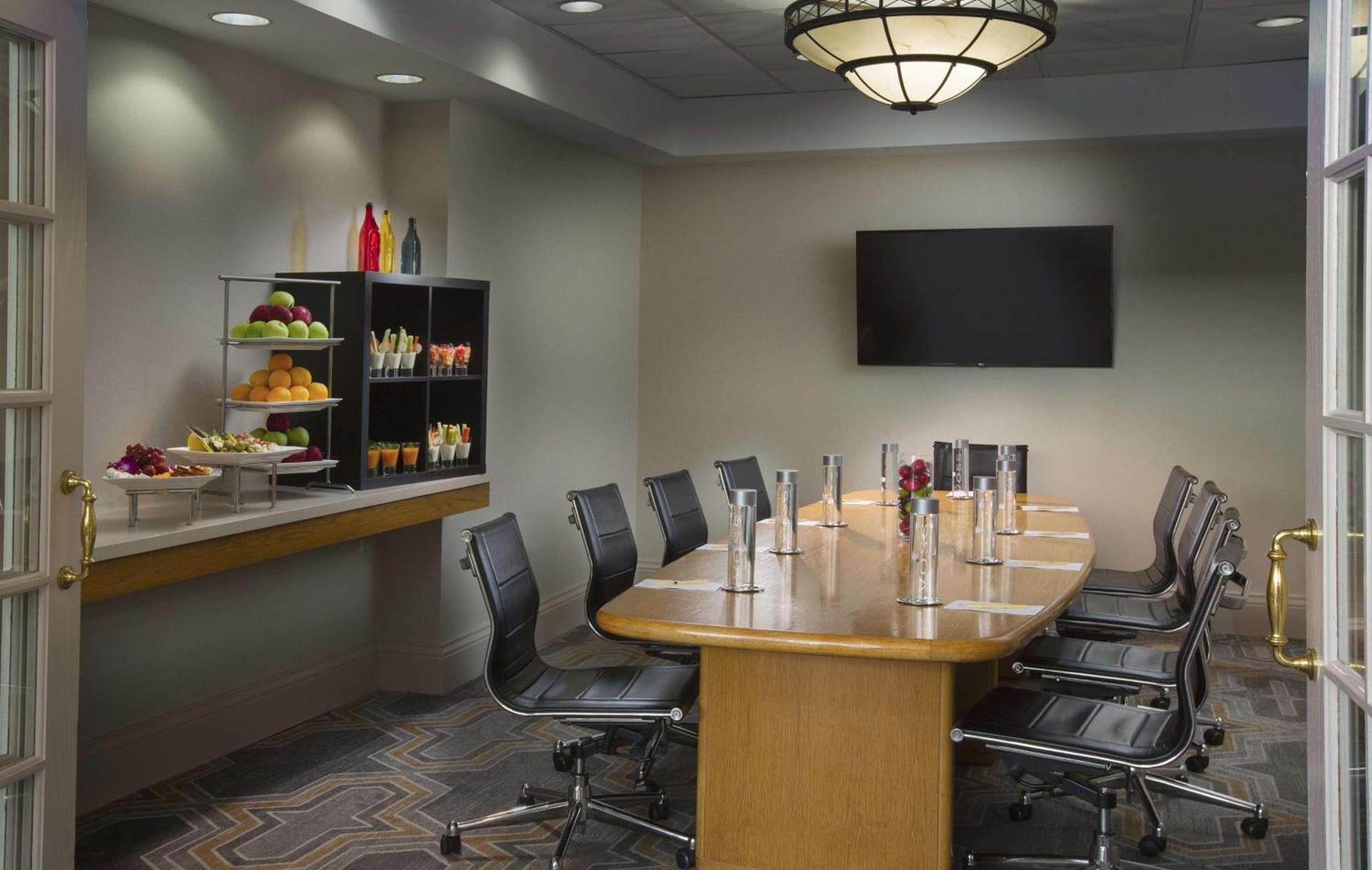 DoubleTree by Hilton Chicago - Oak Brook photo 31