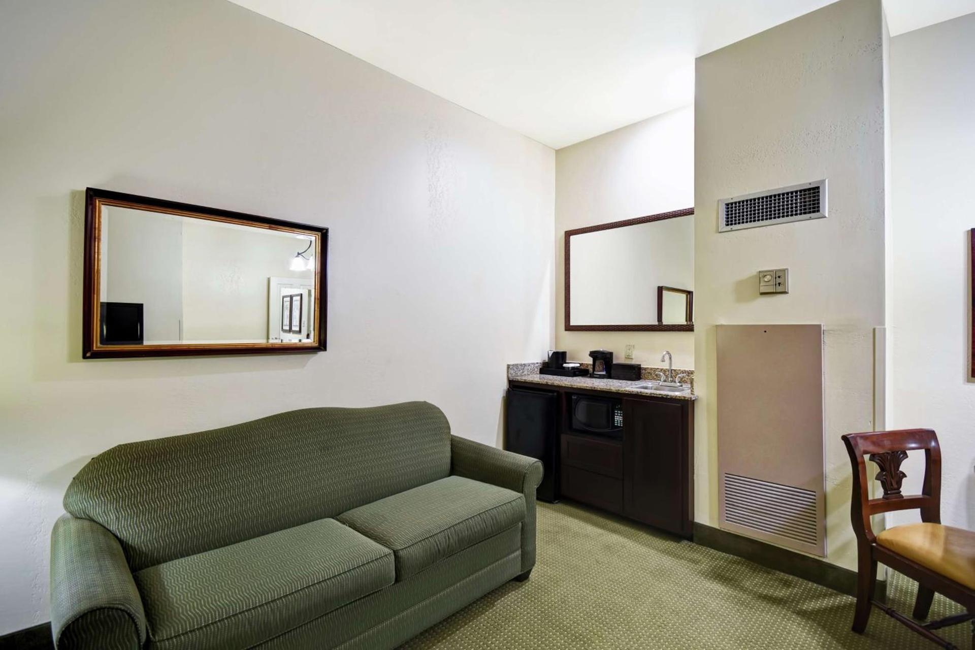 Embassy Suites Charleston - Historic District photo 31
