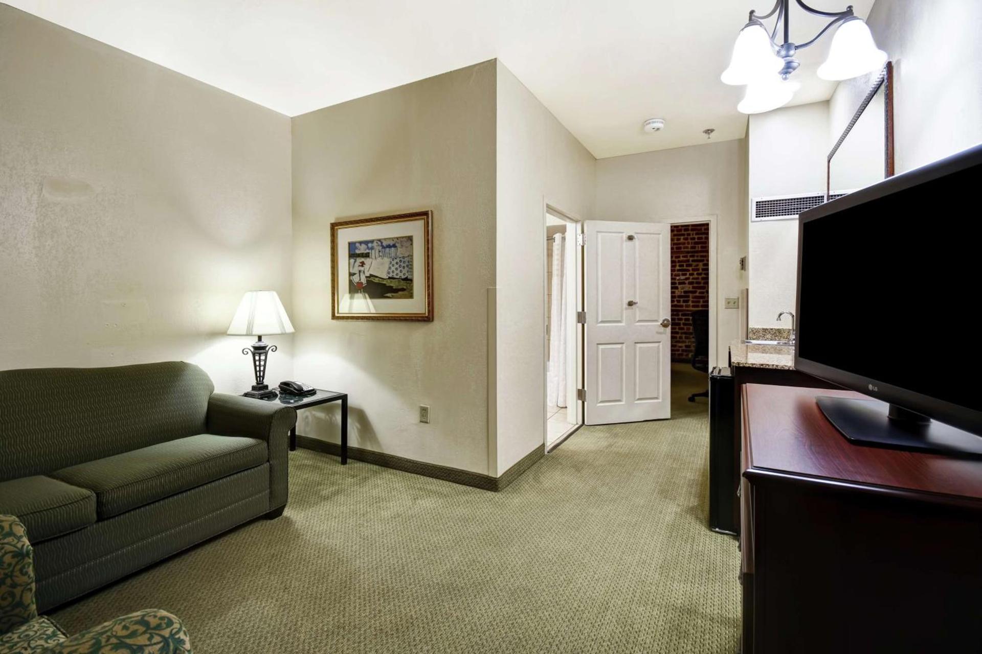 Embassy Suites Charleston - Historic District photo 33