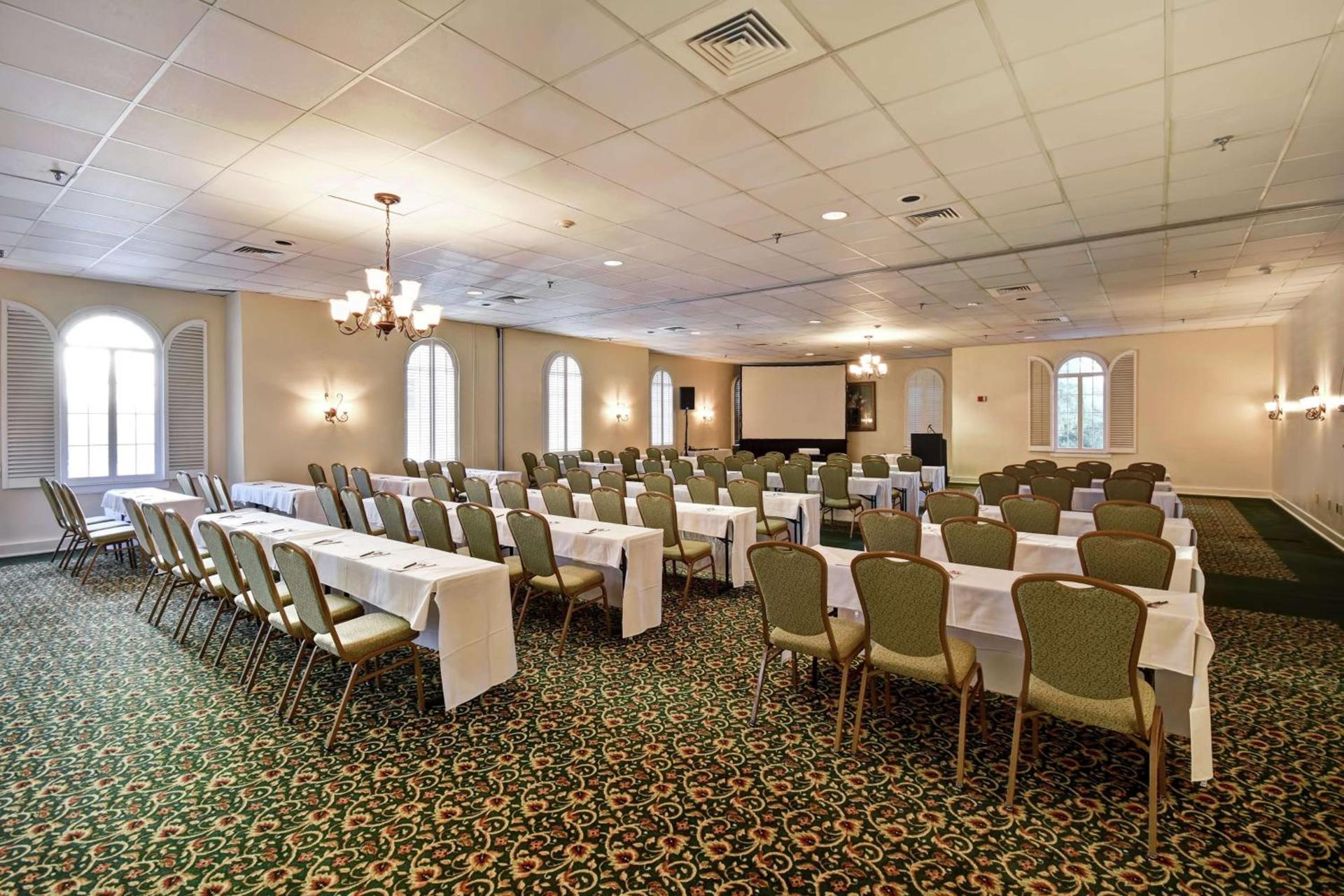 Embassy Suites Charleston - Historic District photo 37
