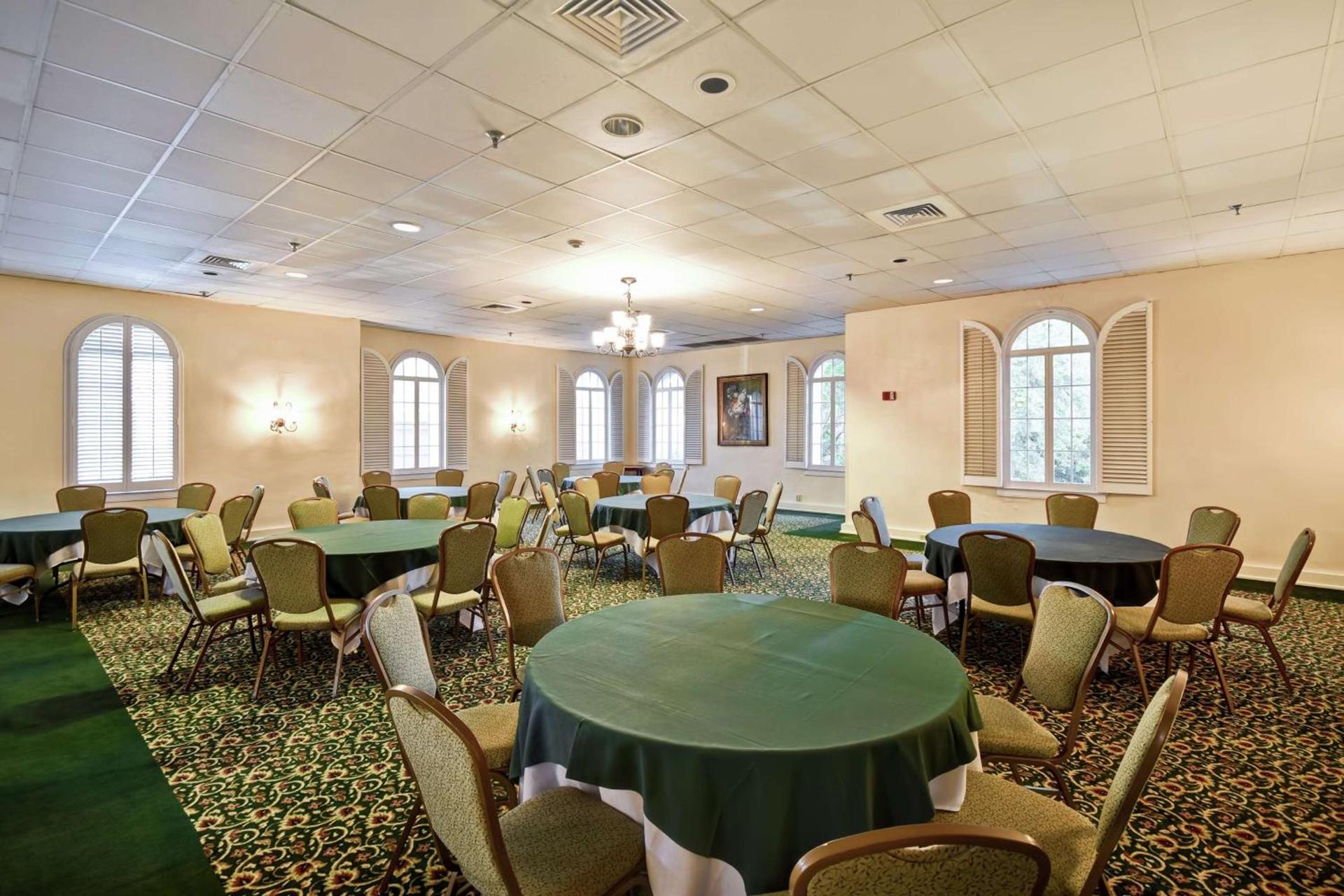 Embassy Suites Charleston - Historic District photo 38