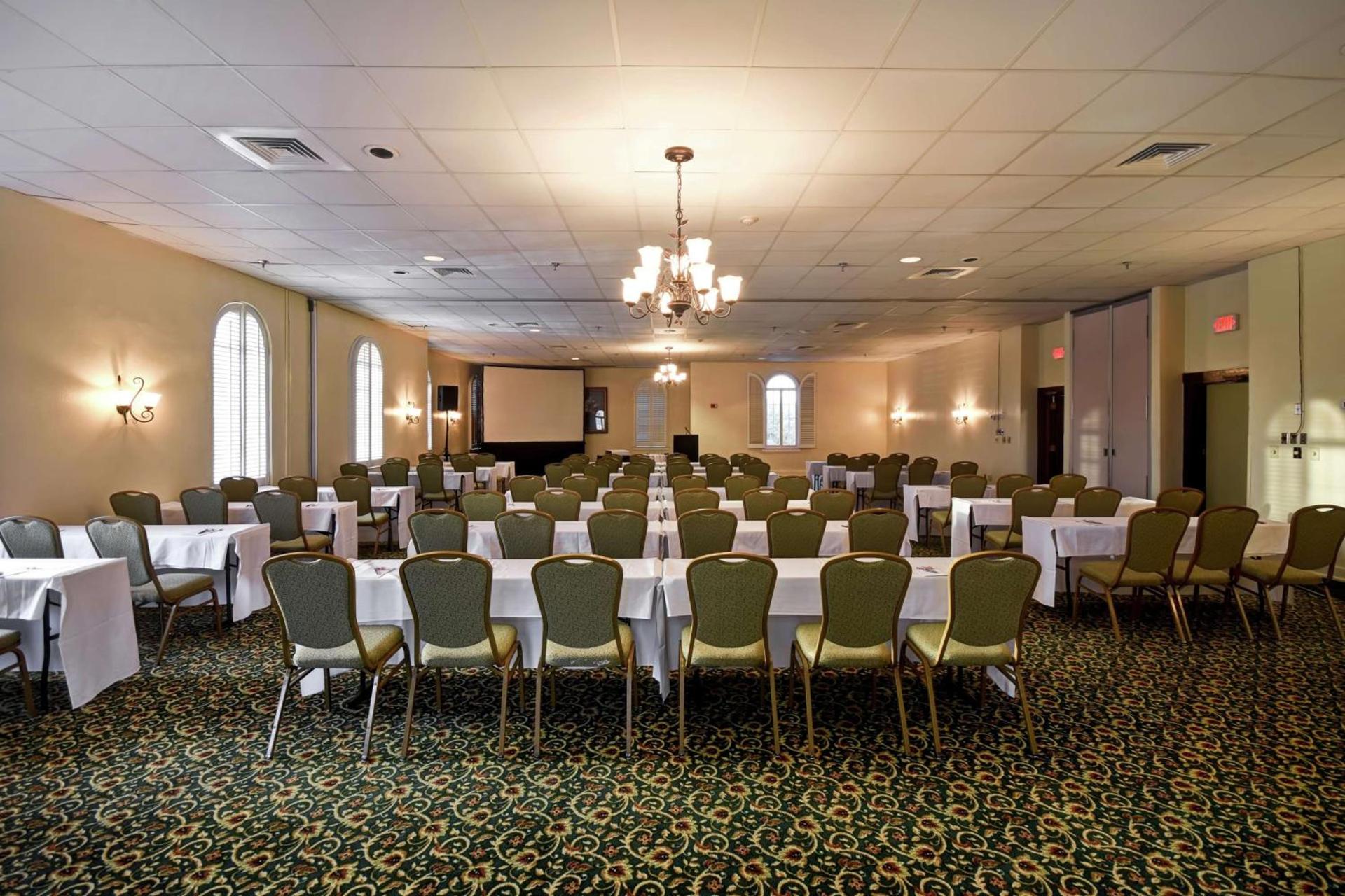 Embassy Suites Charleston - Historic District photo 39