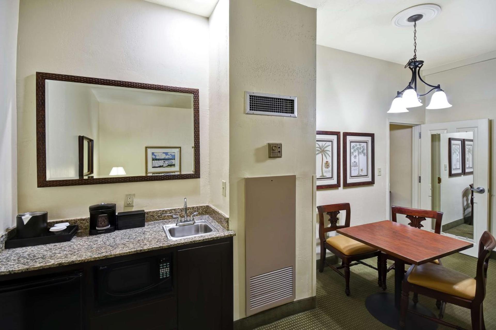 Embassy Suites Charleston - Historic District photo 43