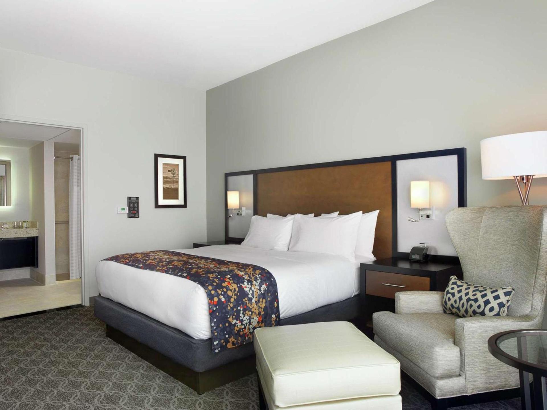 DoubleTree by Hilton Hotel Cedar Rapids Convention Complex photo 22