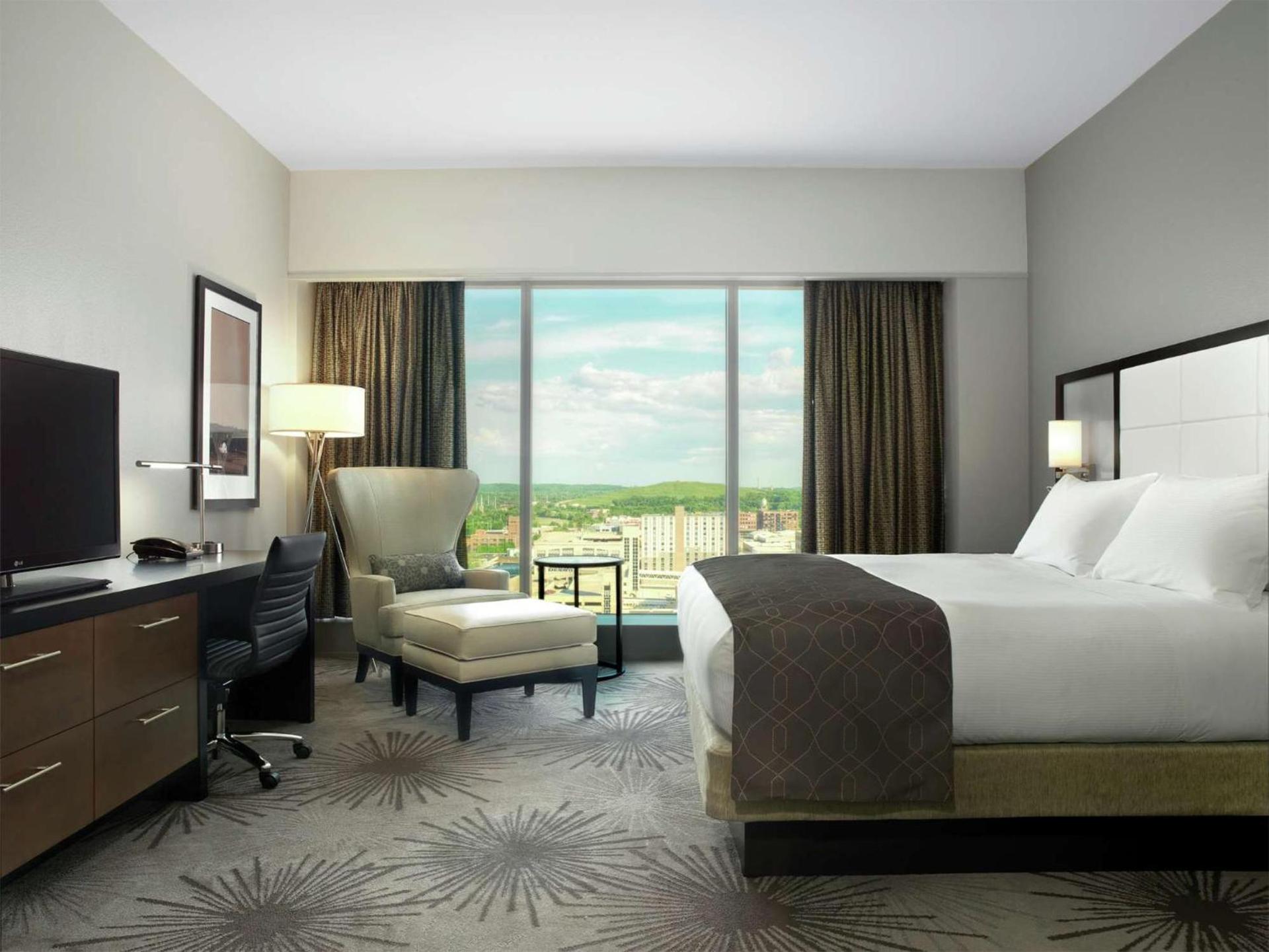 DoubleTree by Hilton Hotel Cedar Rapids Convention Complex photo 23