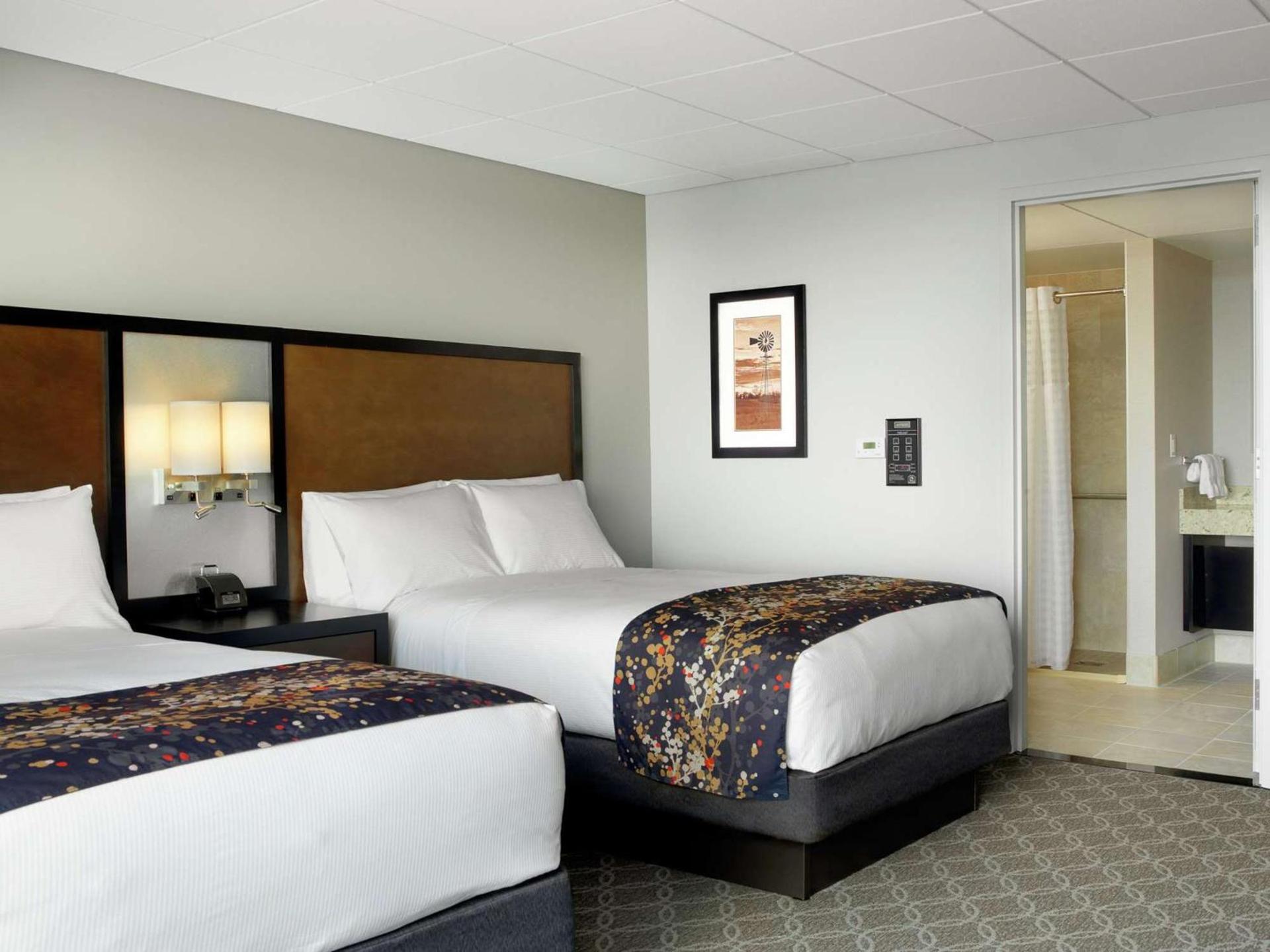 DoubleTree by Hilton Hotel Cedar Rapids Convention Complex photo 25