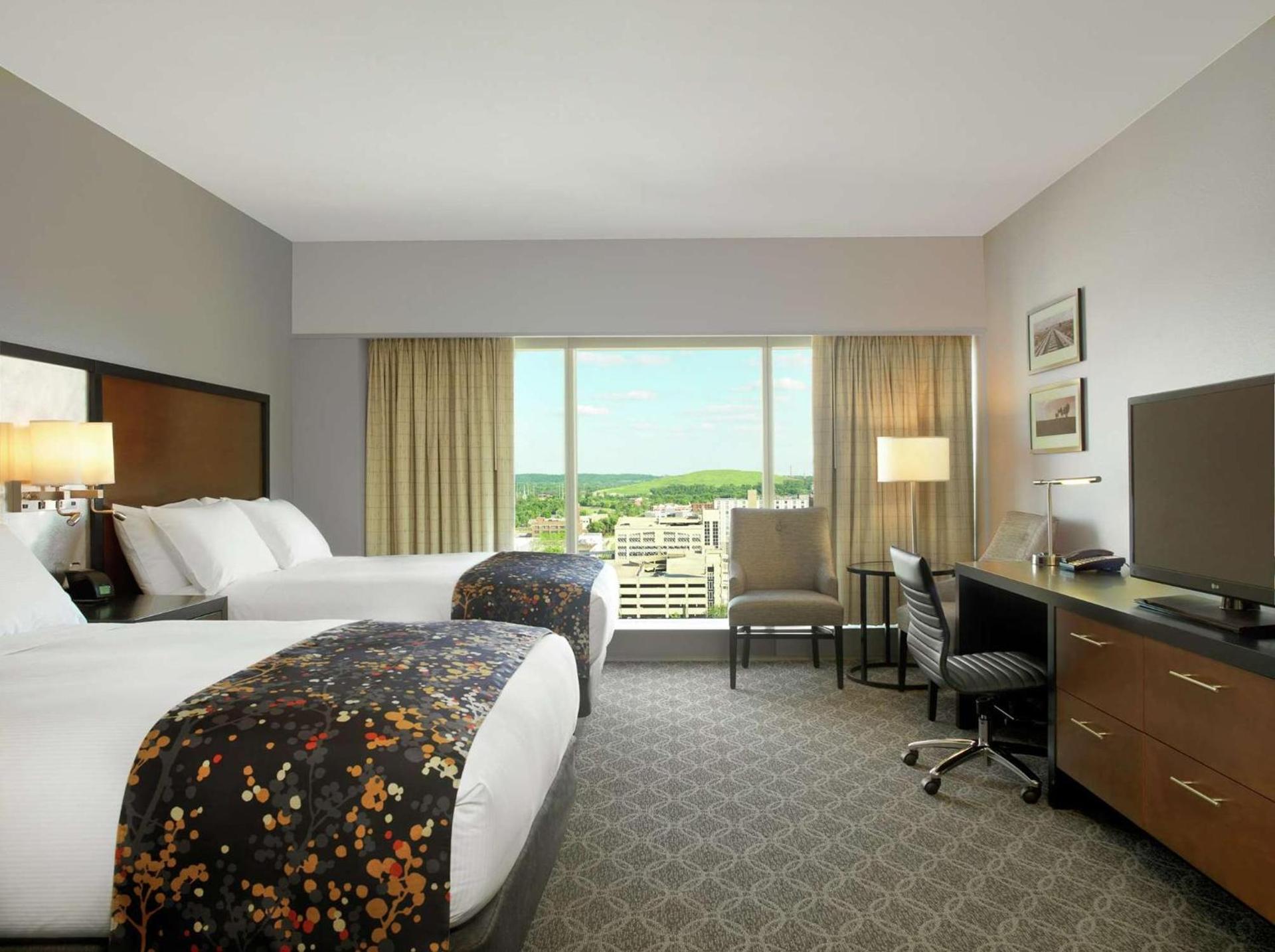 DoubleTree by Hilton Hotel Cedar Rapids Convention Complex photo 27
