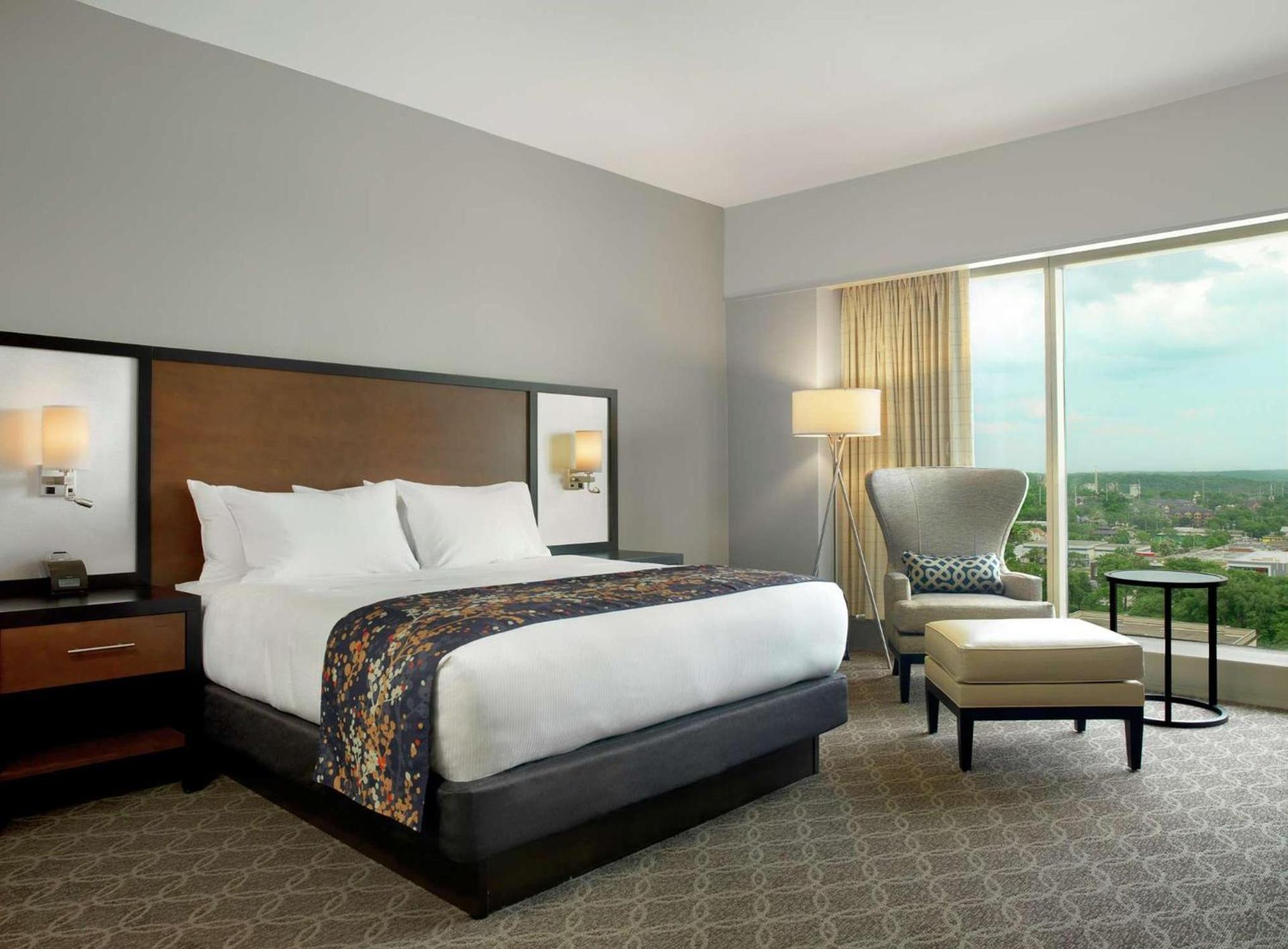 DoubleTree by Hilton Hotel Cedar Rapids Convention Complex photo 30