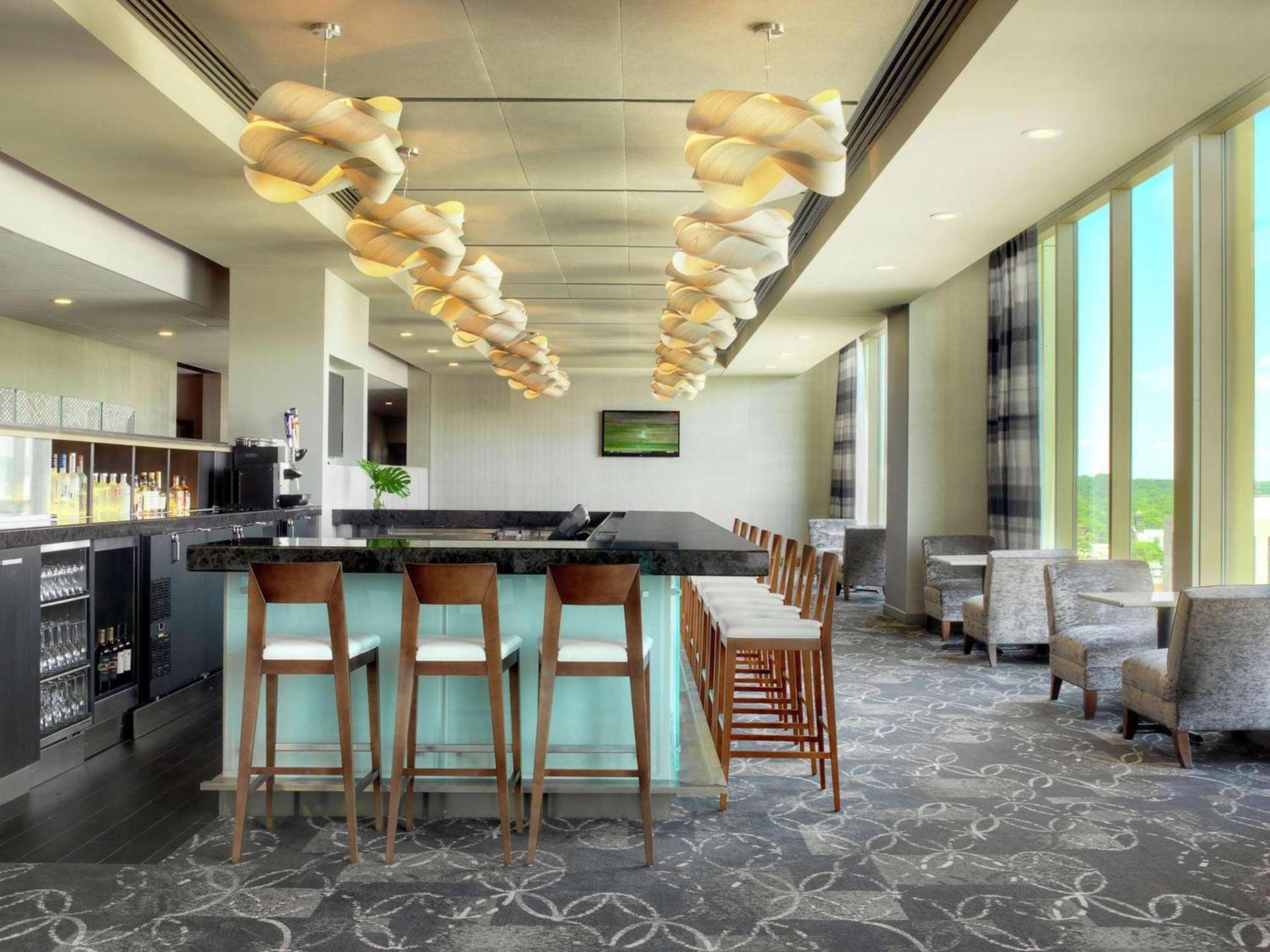 DoubleTree by Hilton Hotel Cedar Rapids Convention Complex photo 10