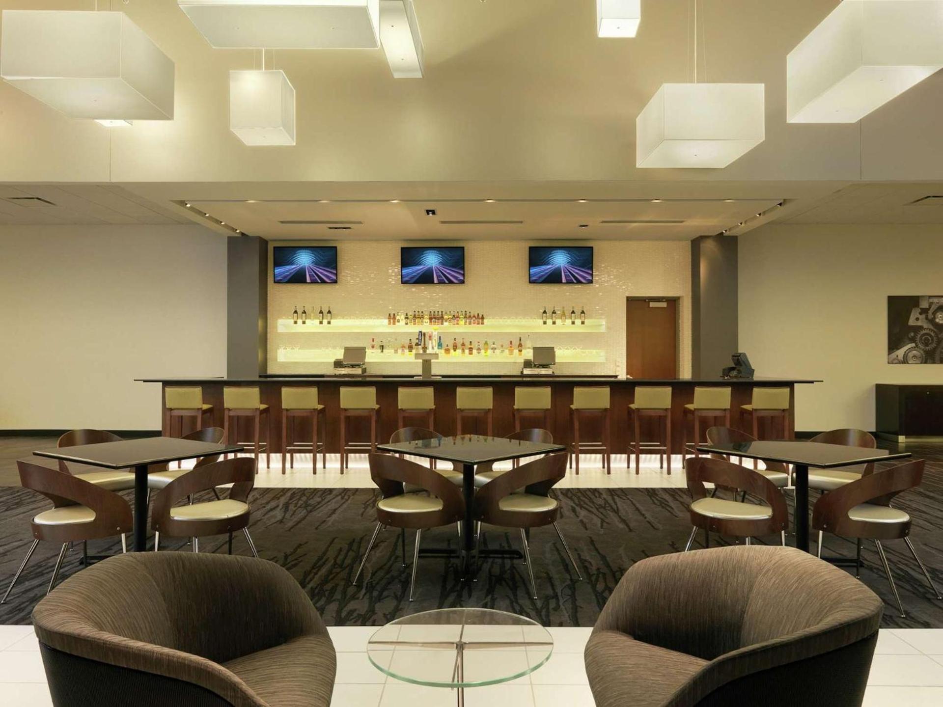 DoubleTree by Hilton Hotel Cedar Rapids Convention Complex photo 11
