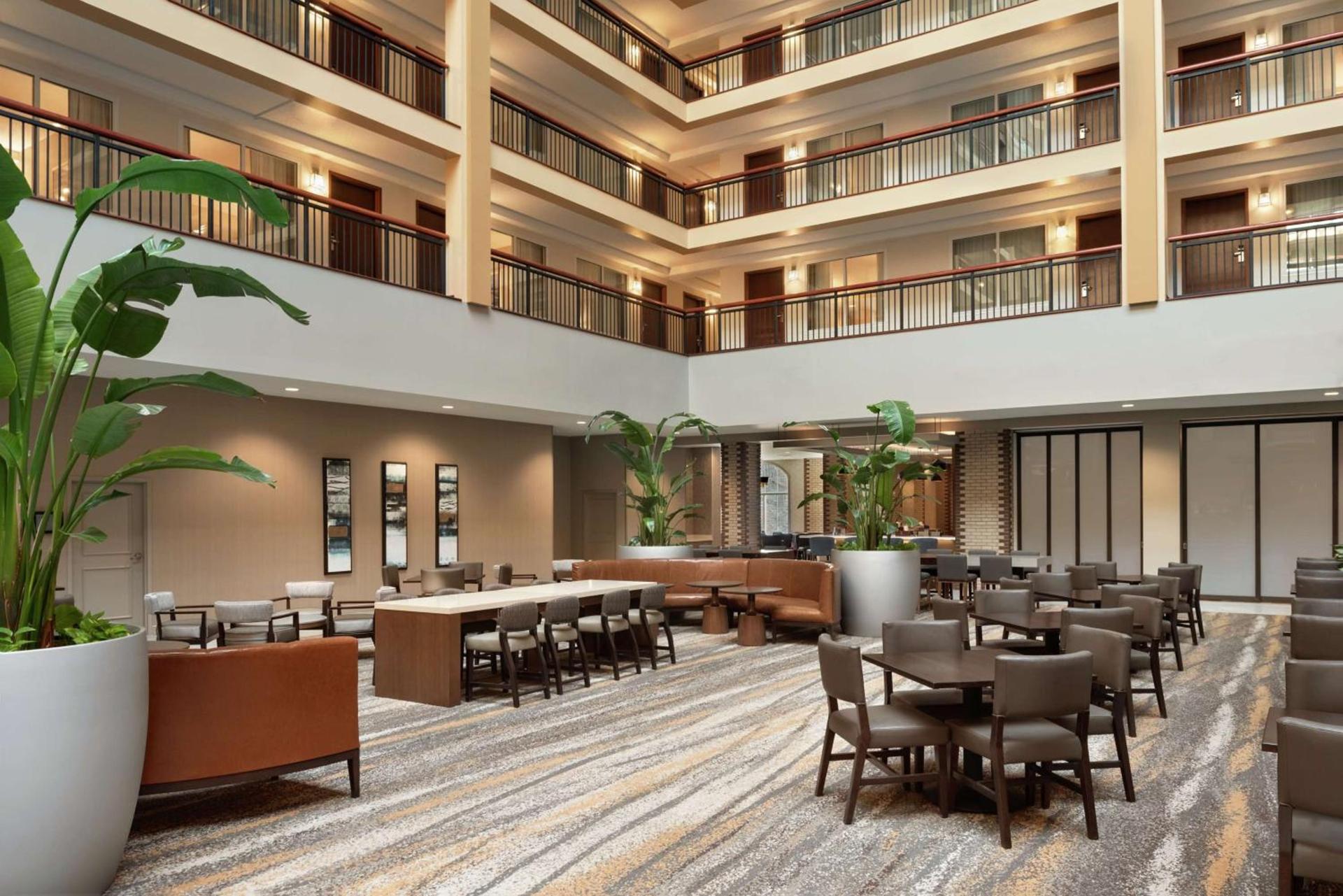 Embassy Suites by Hilton Cleveland Rockside photo 2