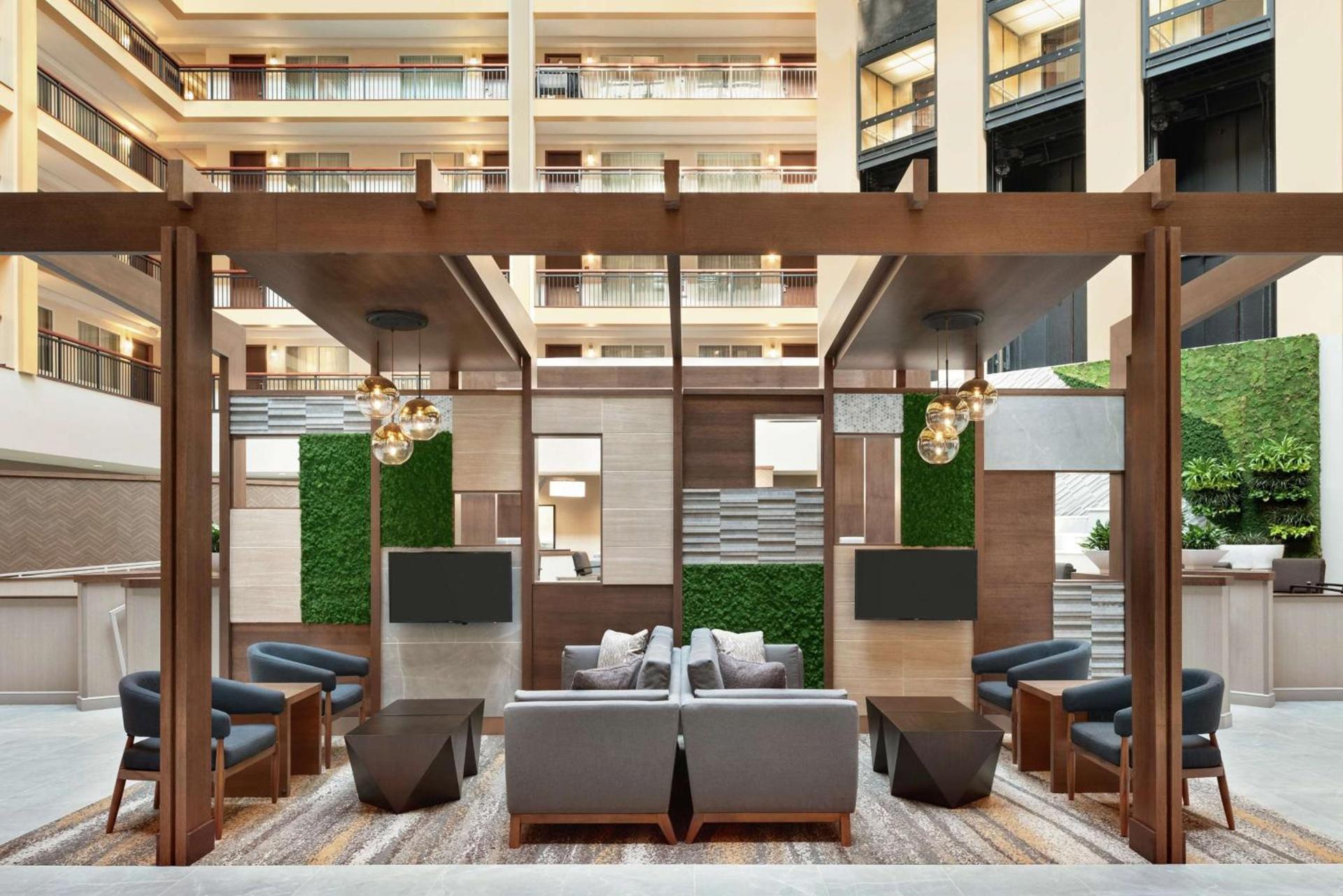 Embassy Suites by Hilton Cleveland Rockside photo 3