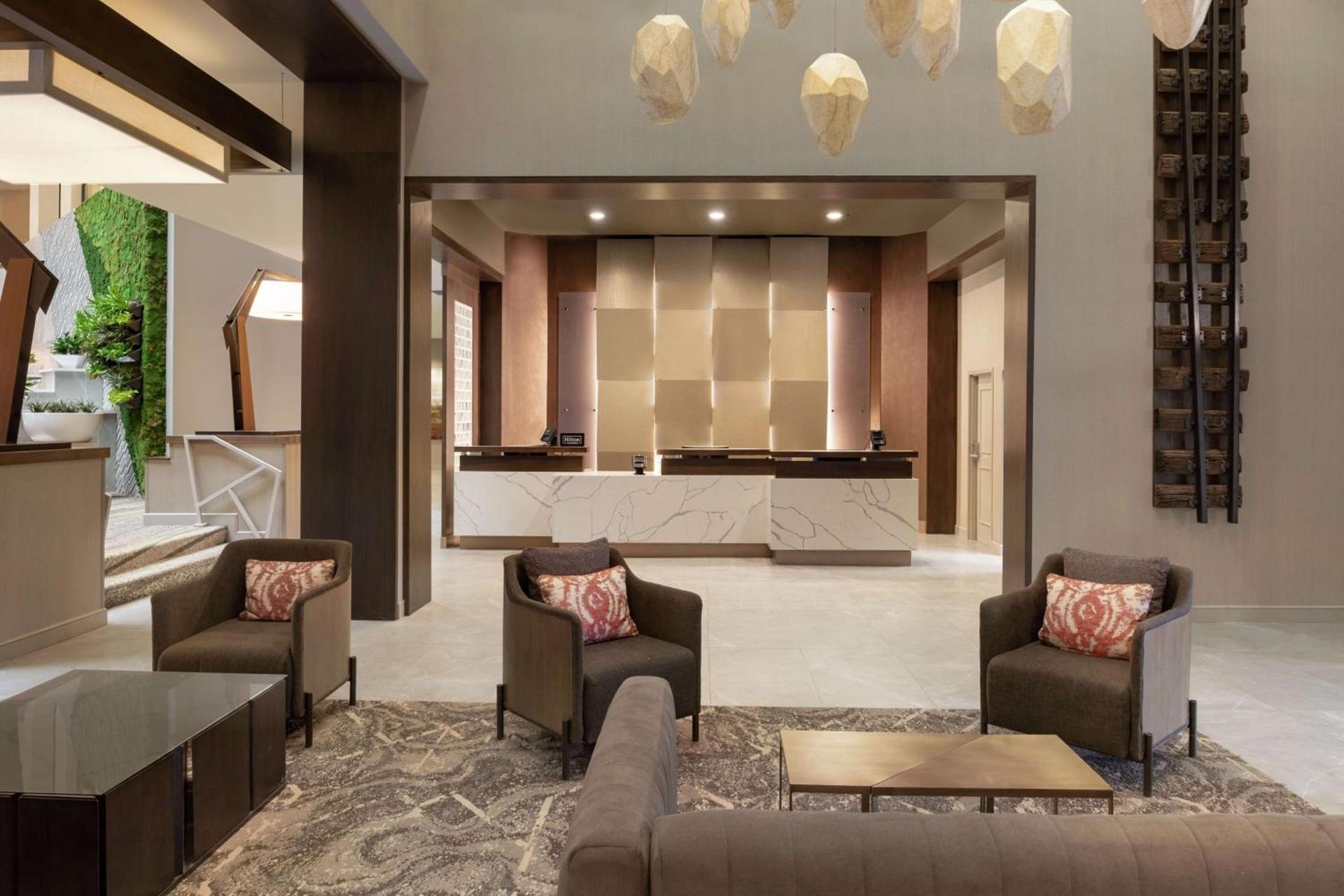 Embassy Suites by Hilton Cleveland Rockside photo 7
