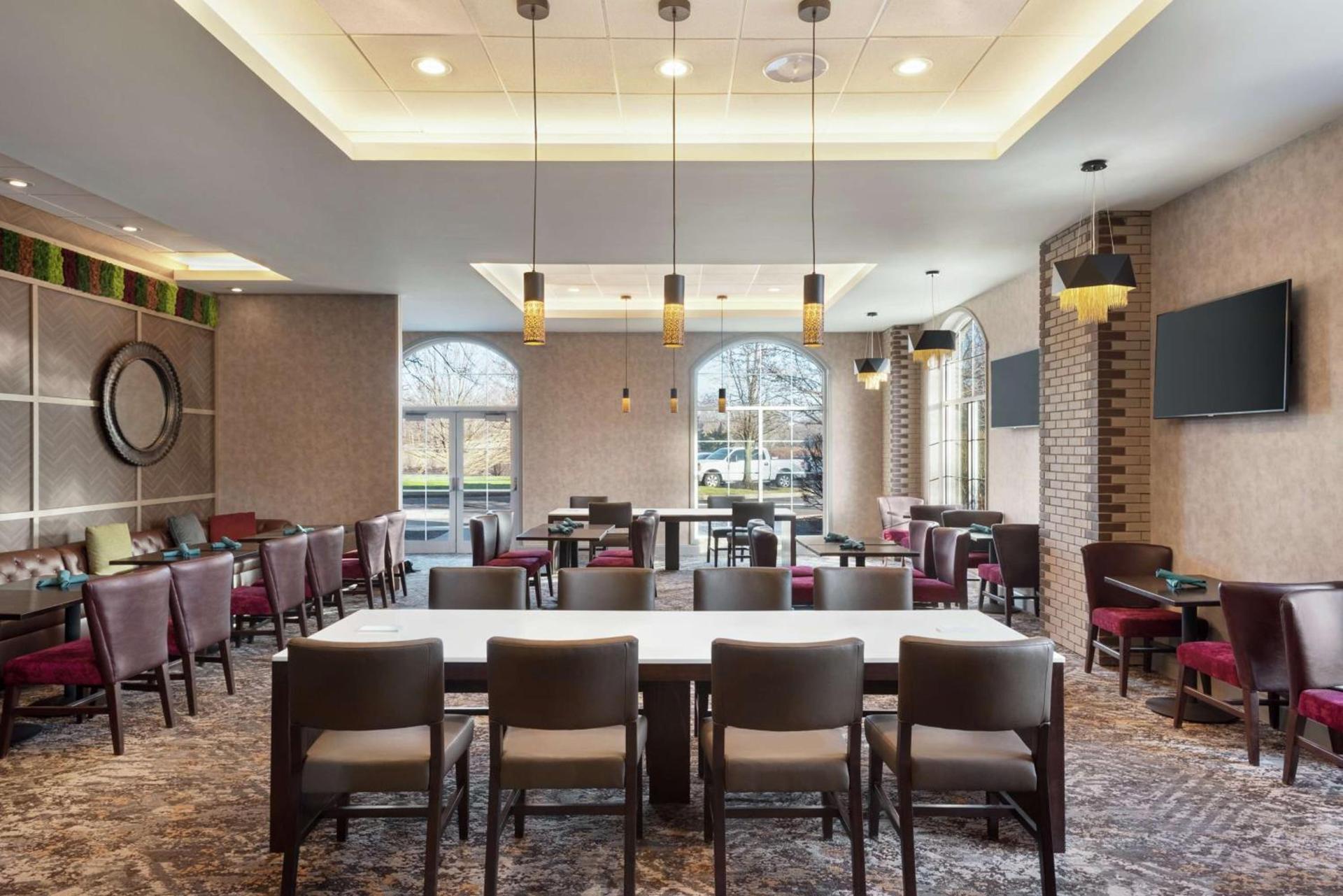 Embassy Suites by Hilton Cleveland Rockside photo 11