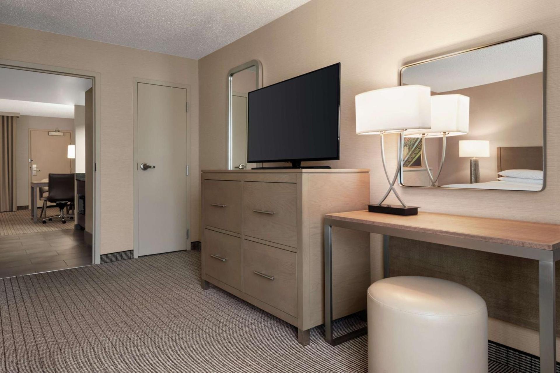 Embassy Suites by Hilton Cleveland Rockside photo 21