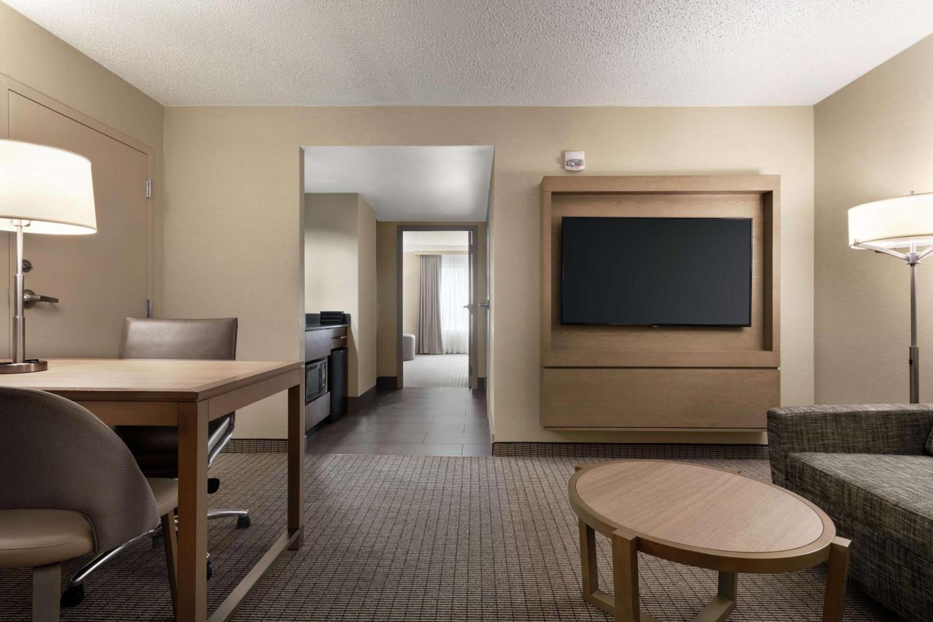 Embassy Suites by Hilton Cleveland Rockside photo 22