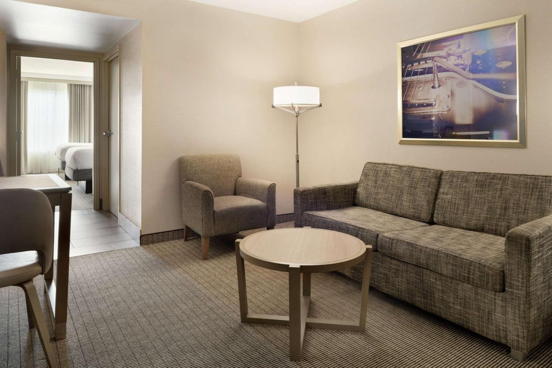 Embassy Suites by Hilton Cleveland Rockside photo 28