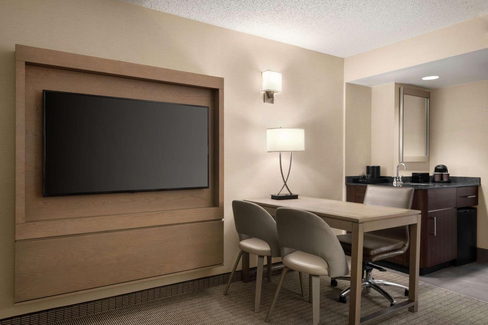 Embassy Suites by Hilton Cleveland Rockside photo 29