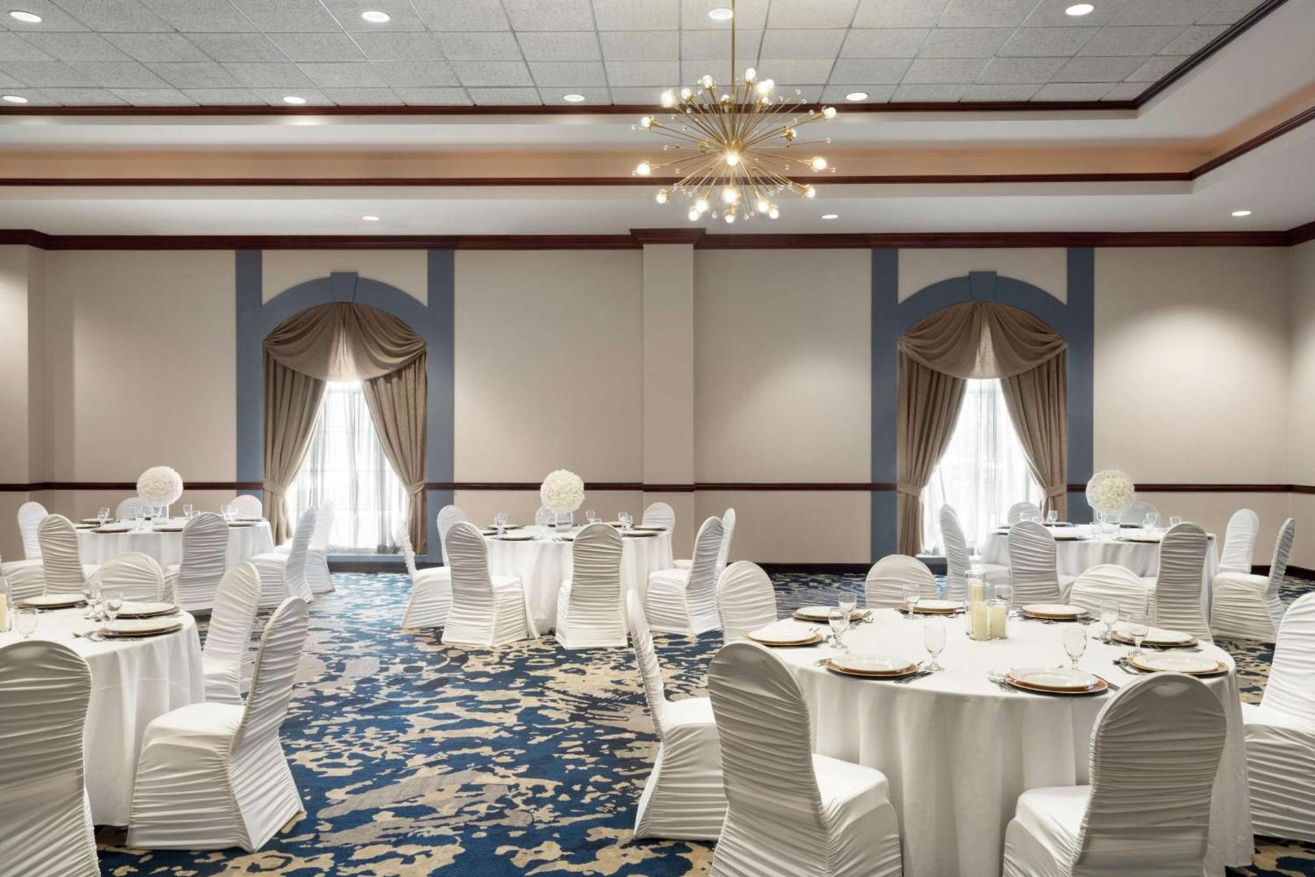 Embassy Suites by Hilton Cleveland Rockside photo 34