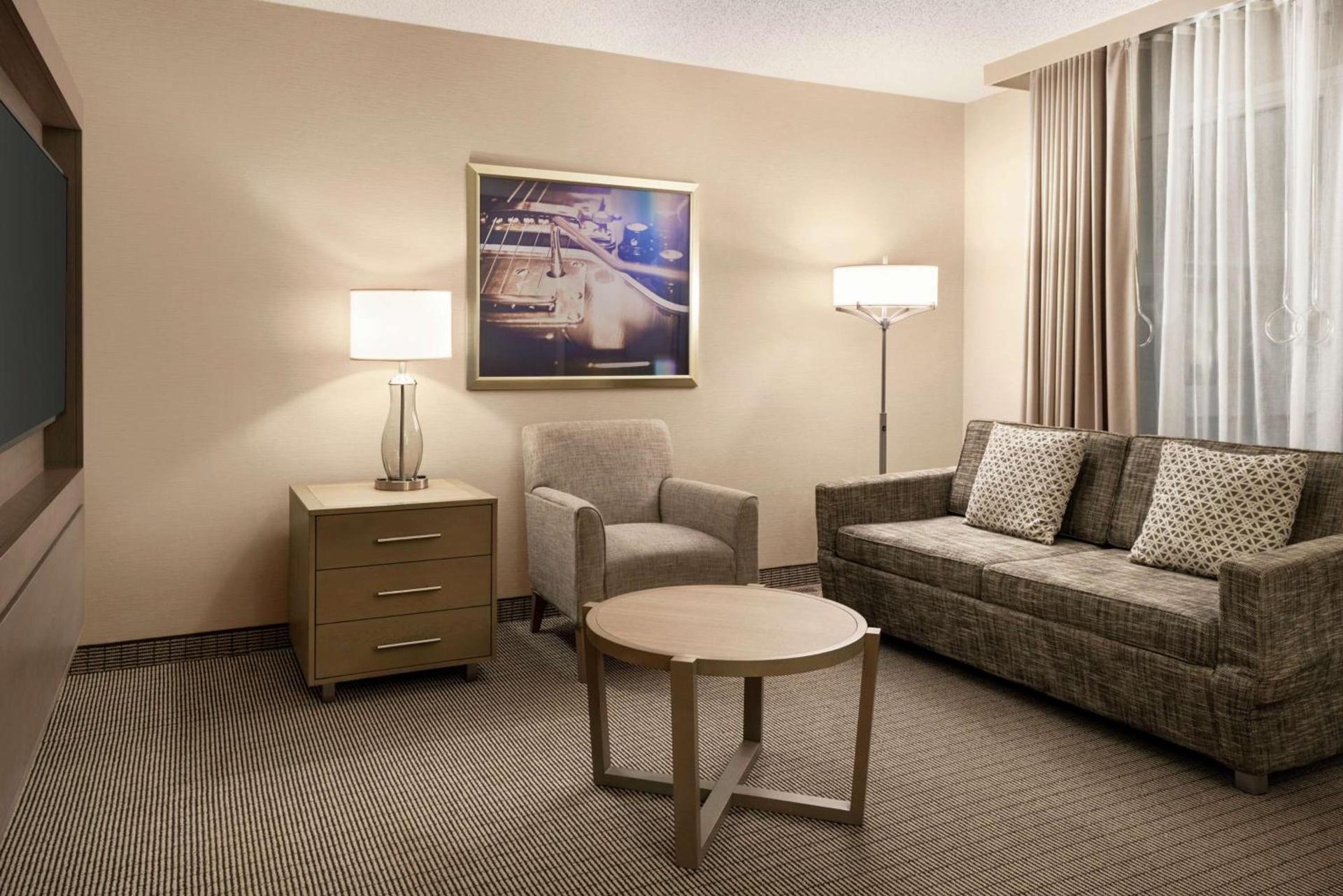 Embassy Suites by Hilton Cleveland Rockside photo 42