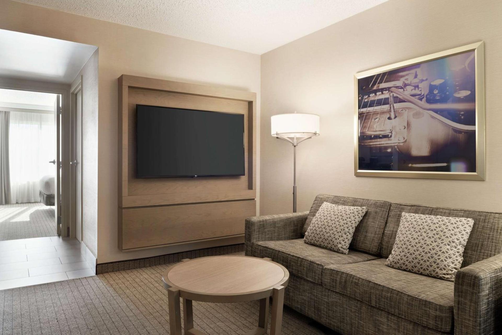 Embassy Suites by Hilton Cleveland Rockside photo 43