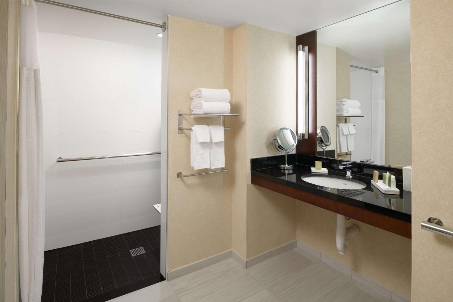 Hilton Charlotte Uptown photo 8