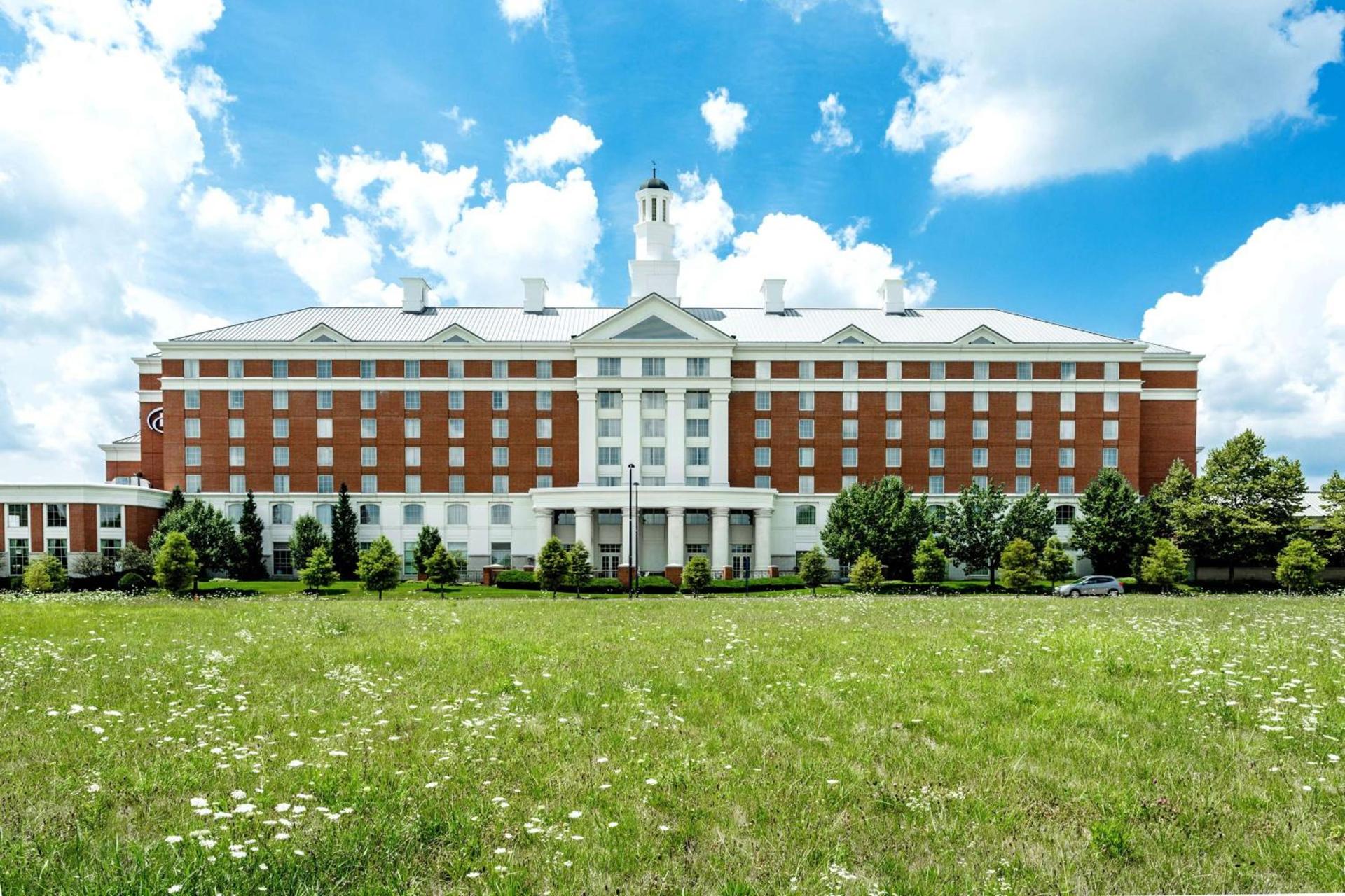 Hilton Columbus at Easton photo 2