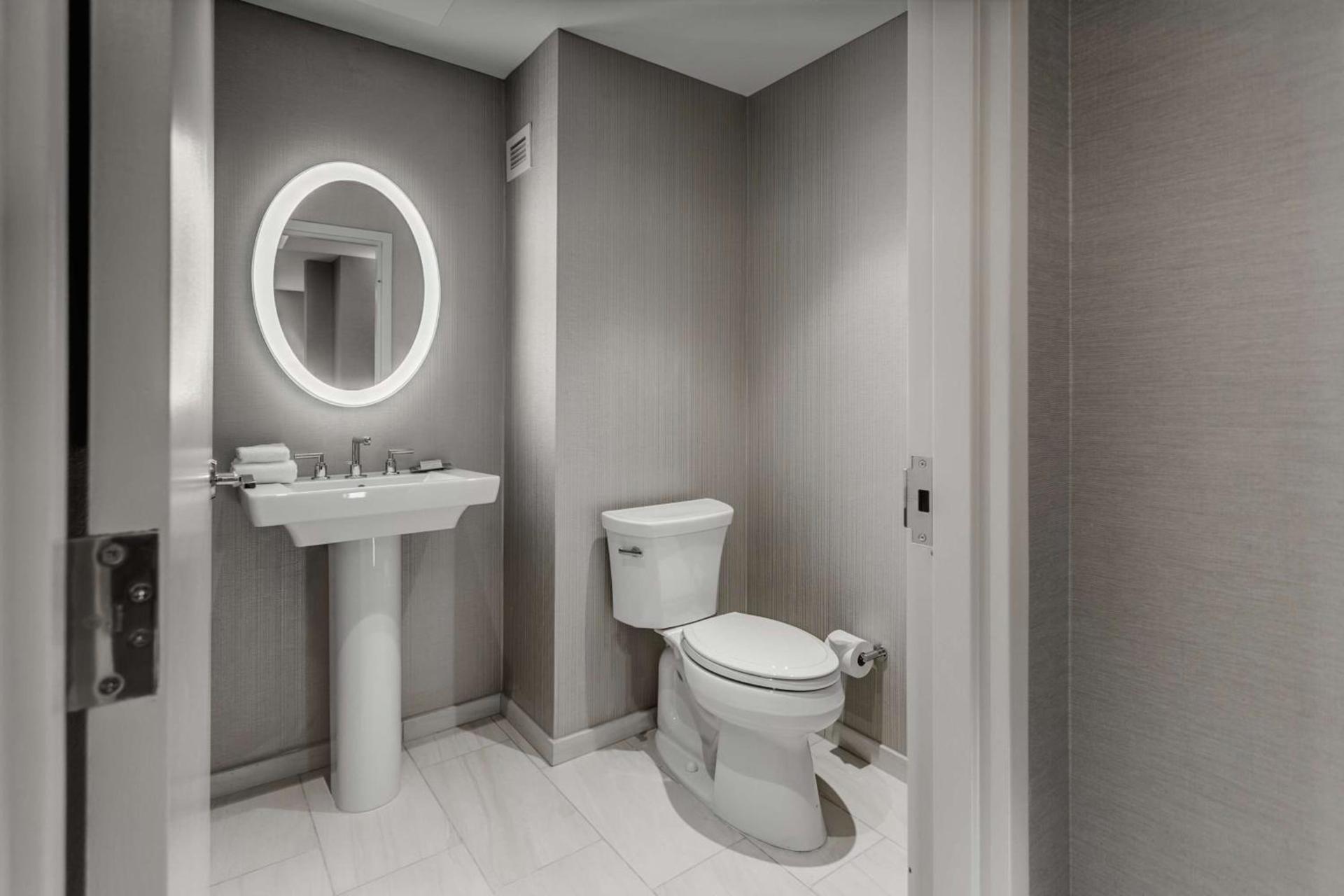 Hilton Columbus at Easton photo 13