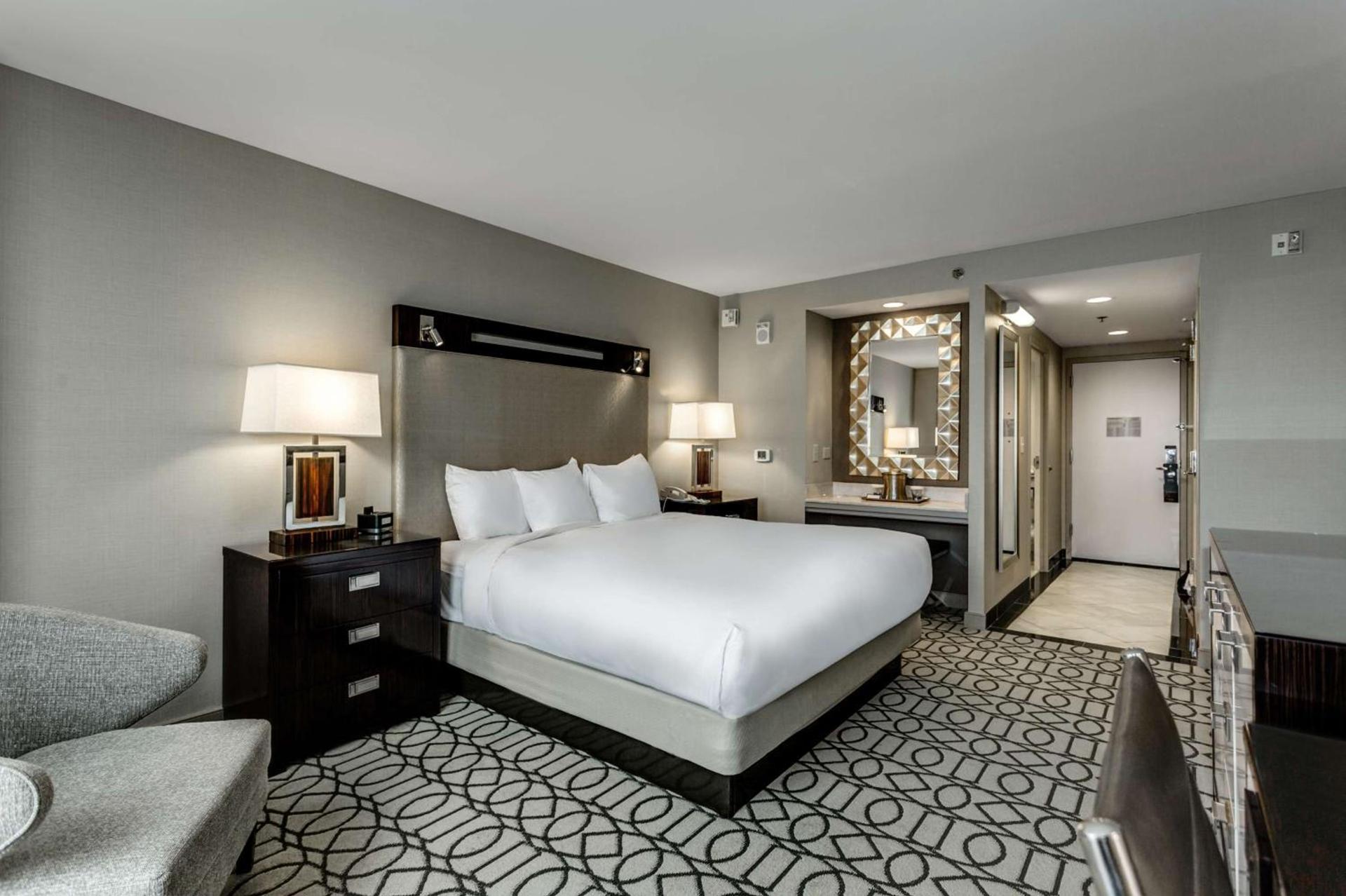 Hilton Columbus at Easton photo 18