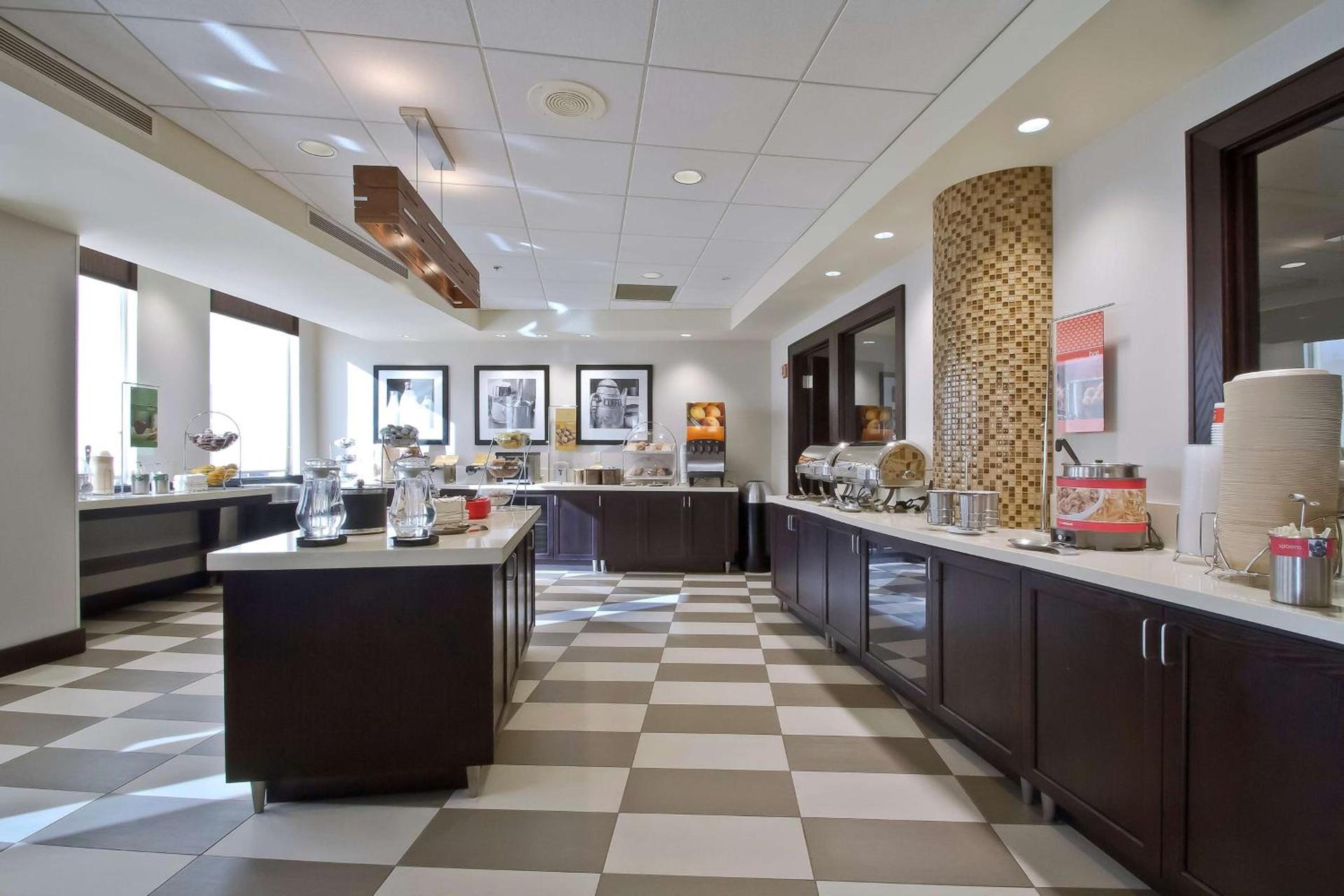 Hampton Inn & Suites Columbus-Downtown, Ohio photo 13