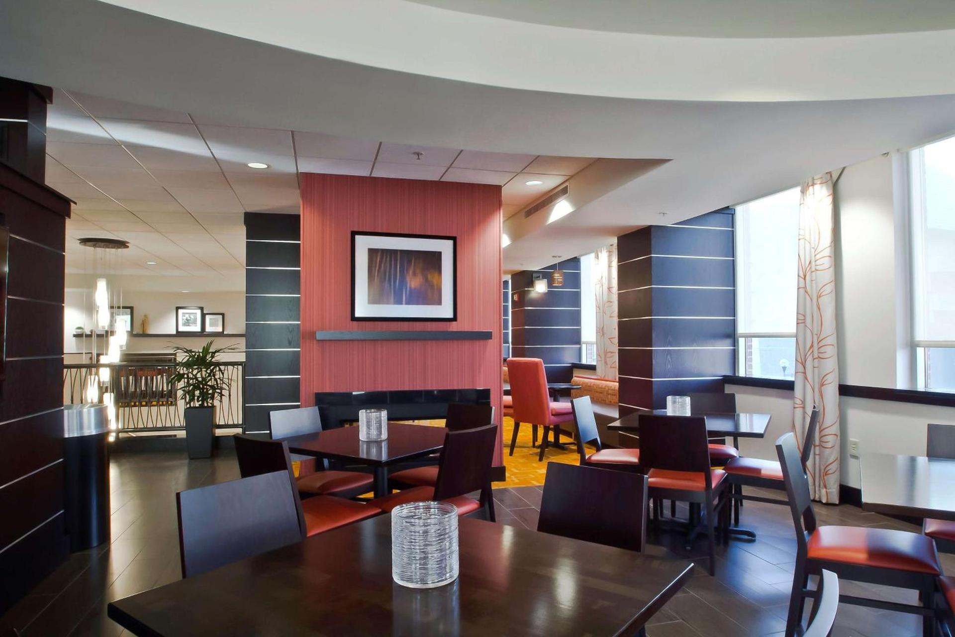 Hampton Inn & Suites Columbus-Downtown, Ohio photo 15