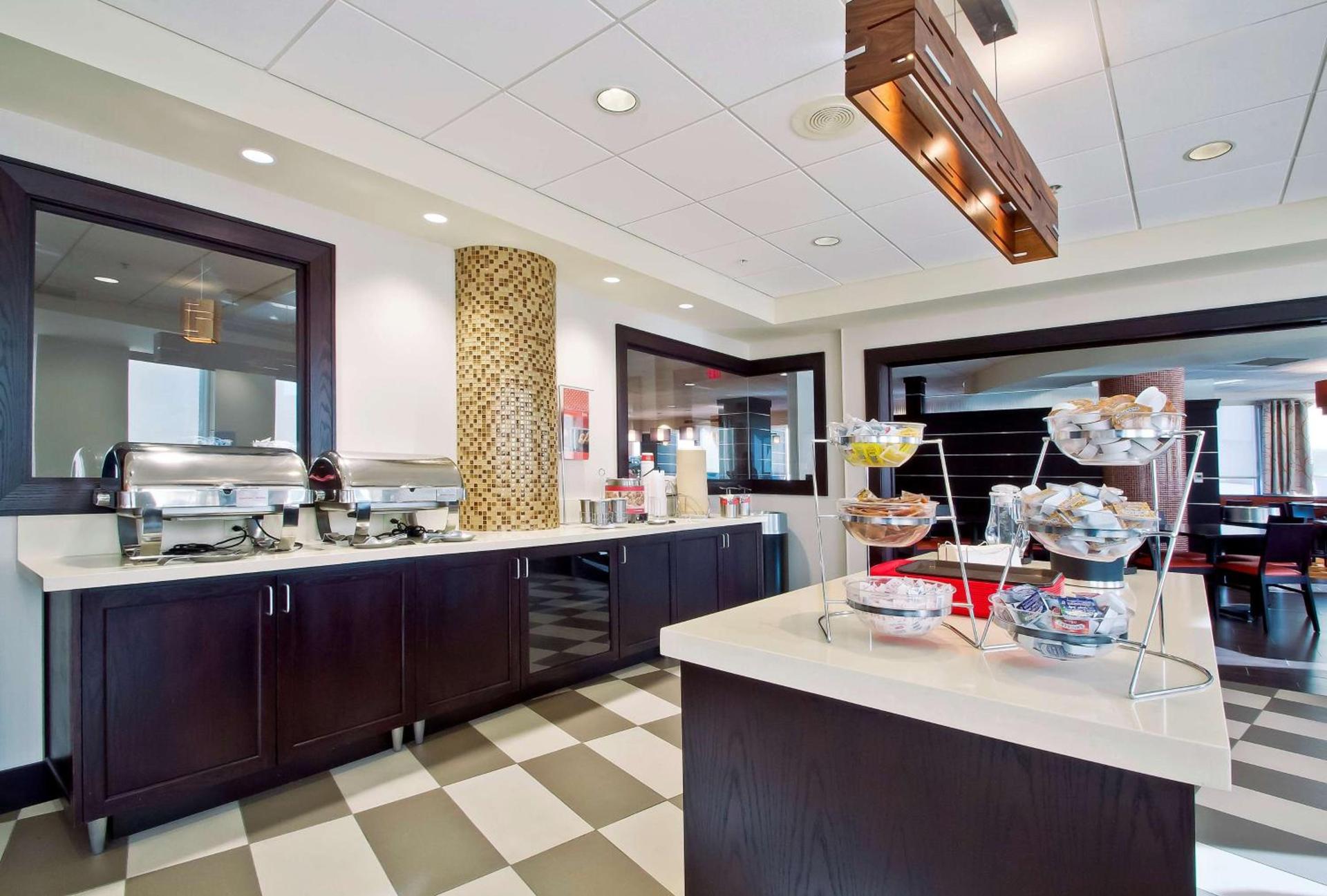 Hampton Inn & Suites Columbus-Downtown, Ohio photo 14