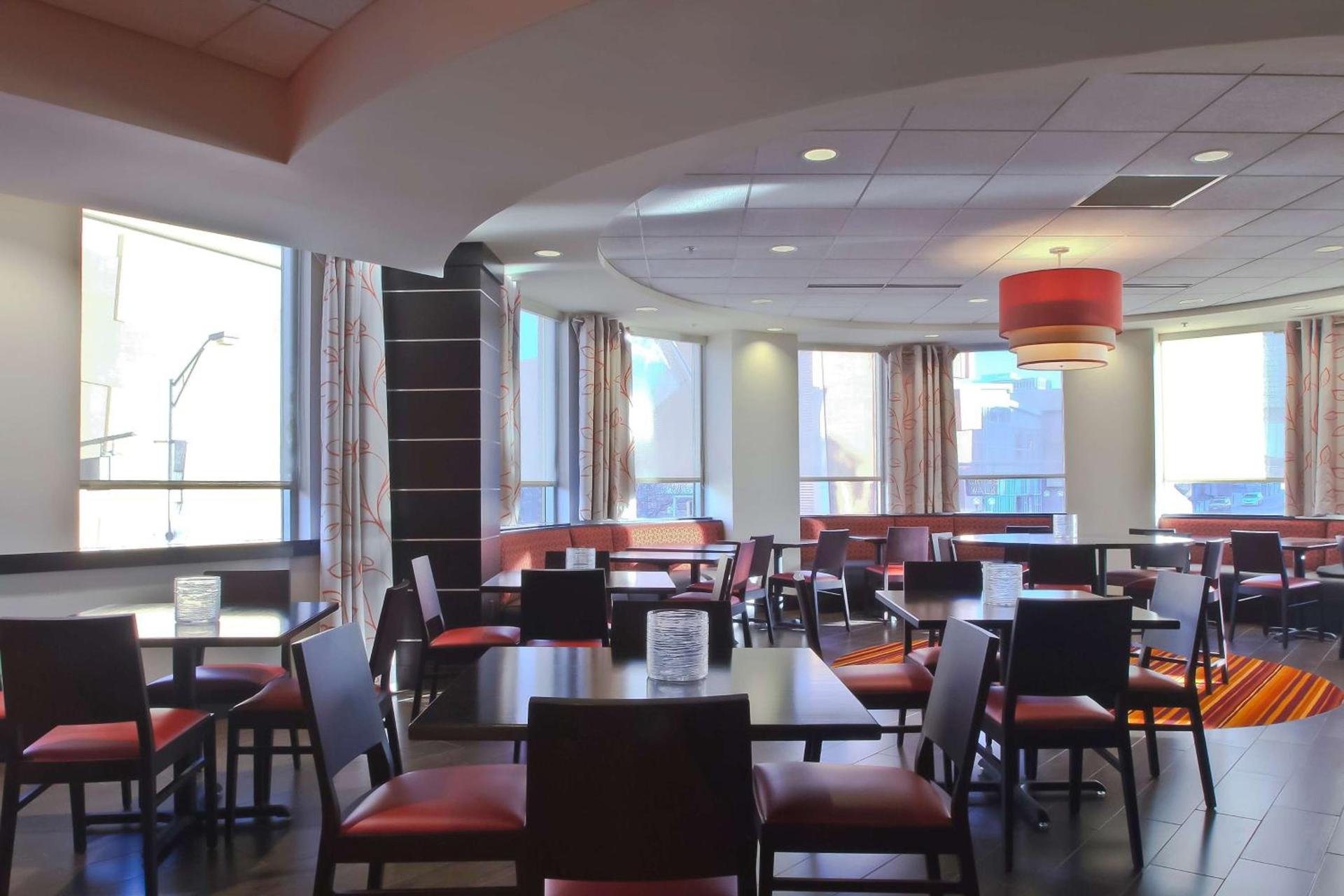 Hampton Inn & Suites Columbus-Downtown, Ohio photo 57