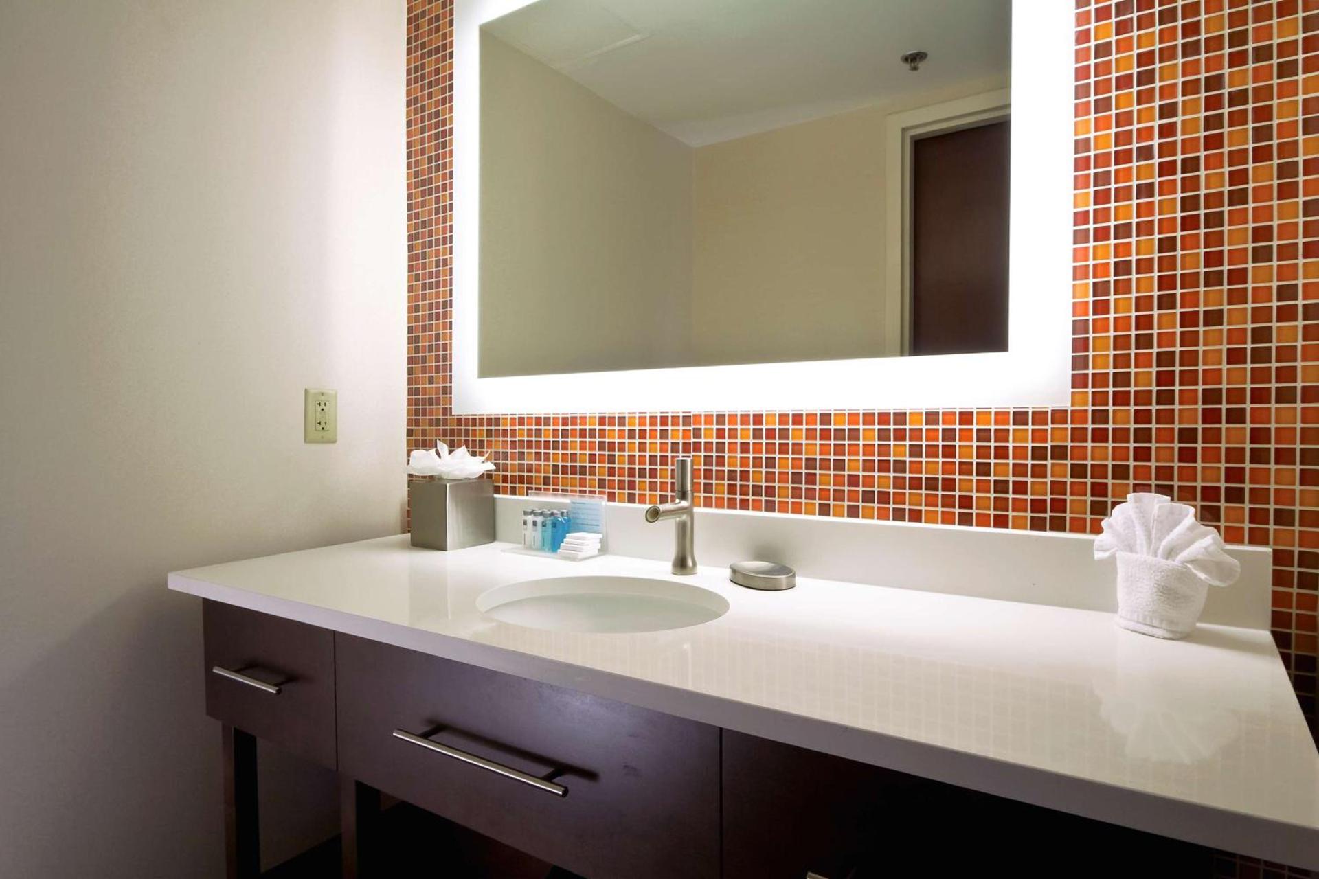 Hampton Inn & Suites Columbus-Downtown, Ohio photo 27