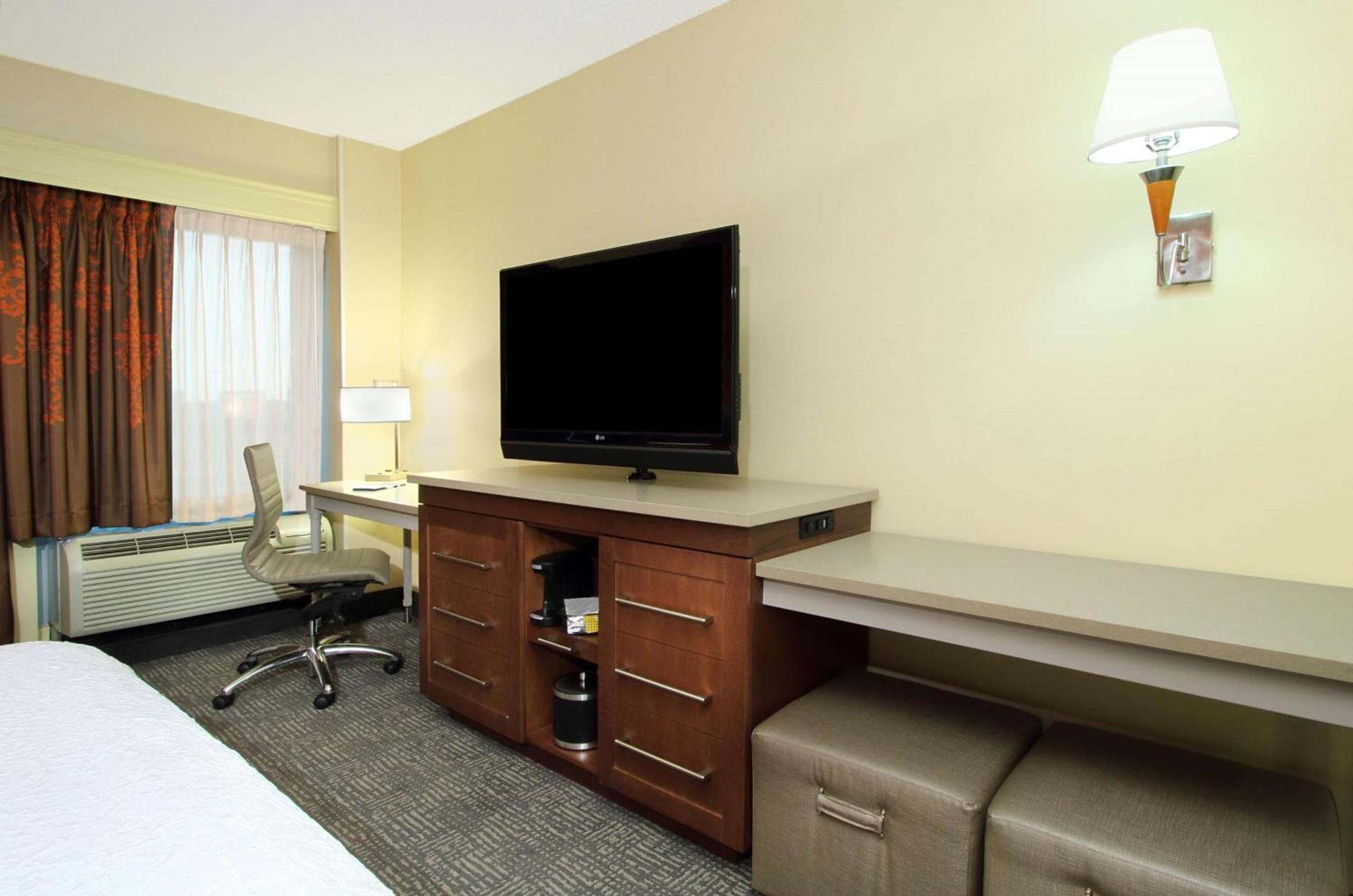 Hampton Inn & Suites Columbus-Downtown, Ohio photo 30