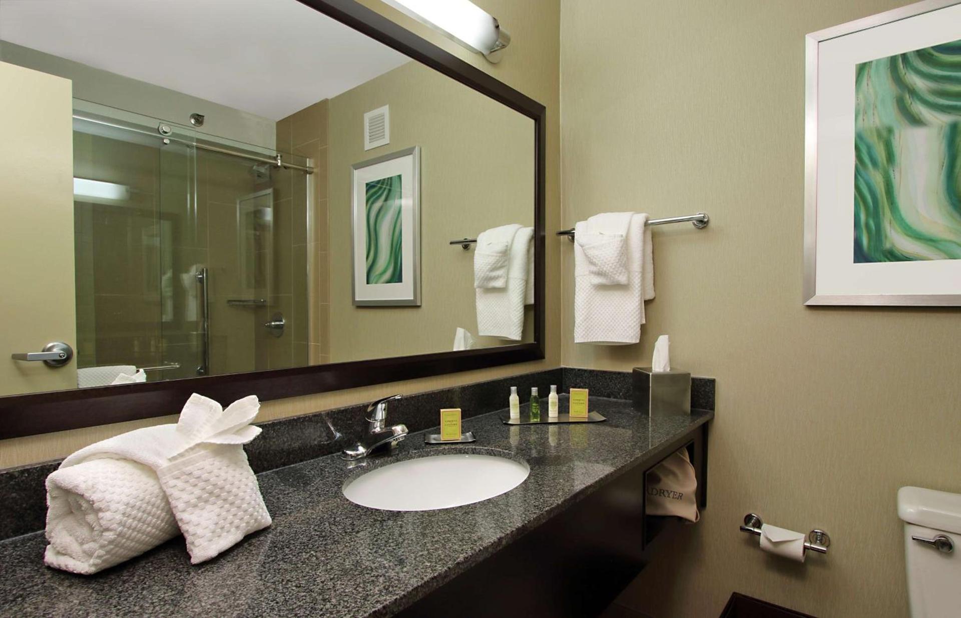 Doubletree by Hilton Newark photo 32