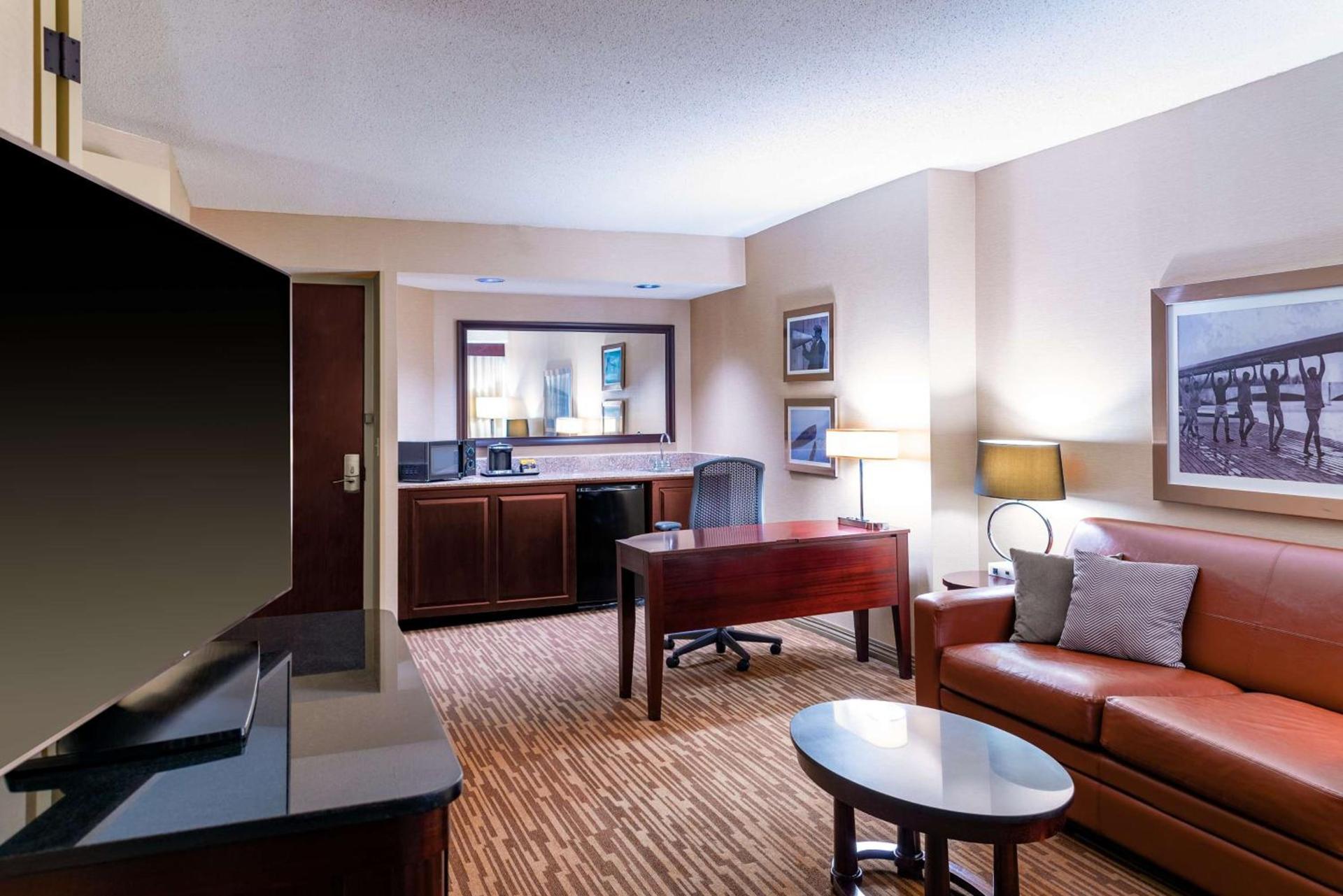 The Capital Suites Hotel photo 41