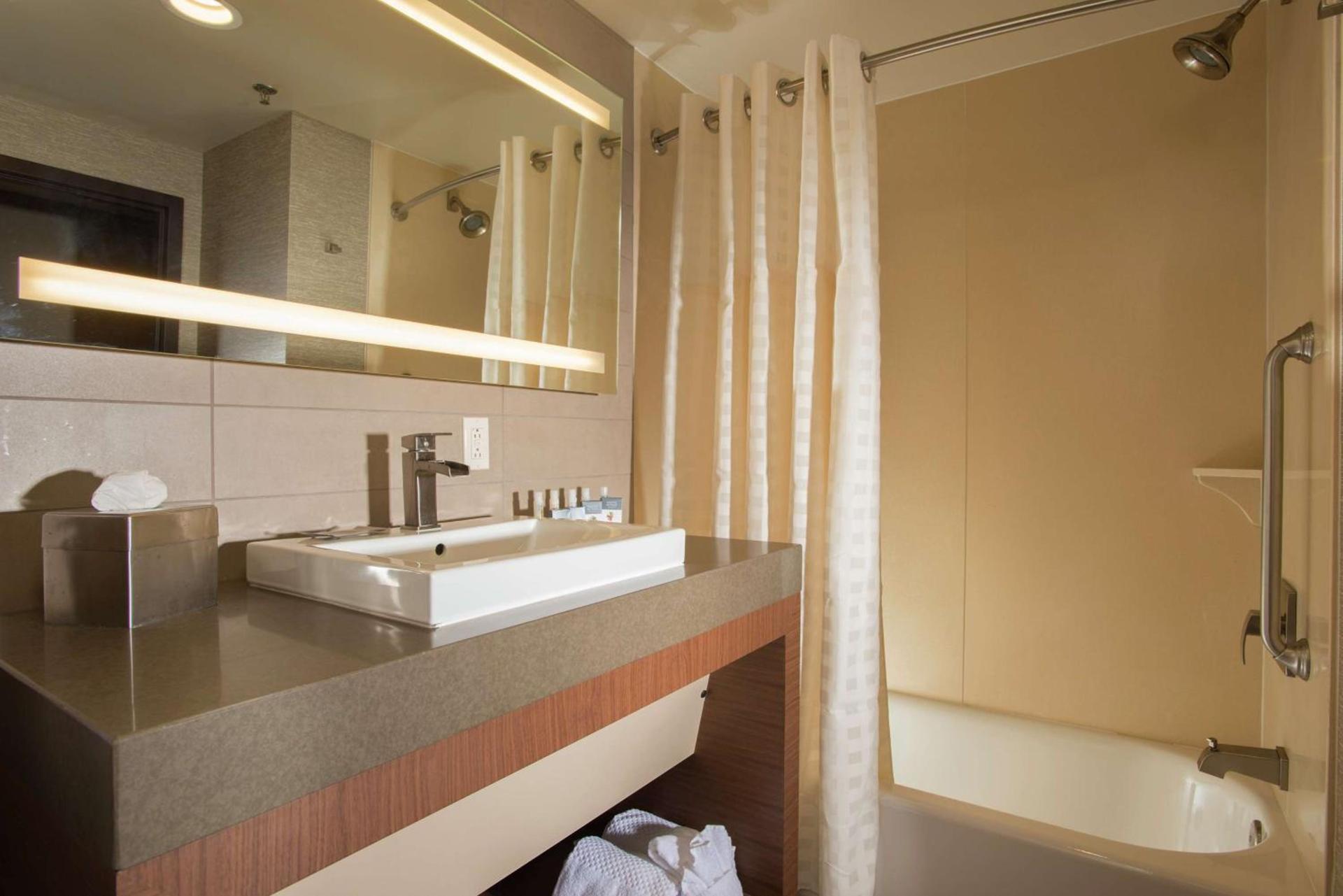 The Broadway Columbia - a DoubleTree by Hilton Hotel photo 11