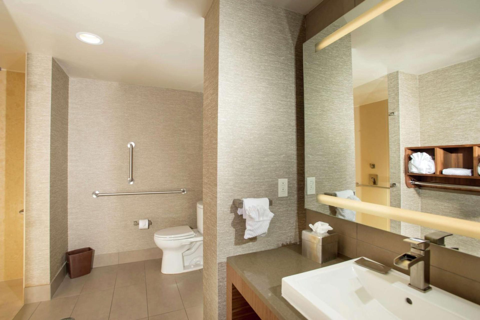 The Broadway Columbia - a DoubleTree by Hilton Hotel photo 12