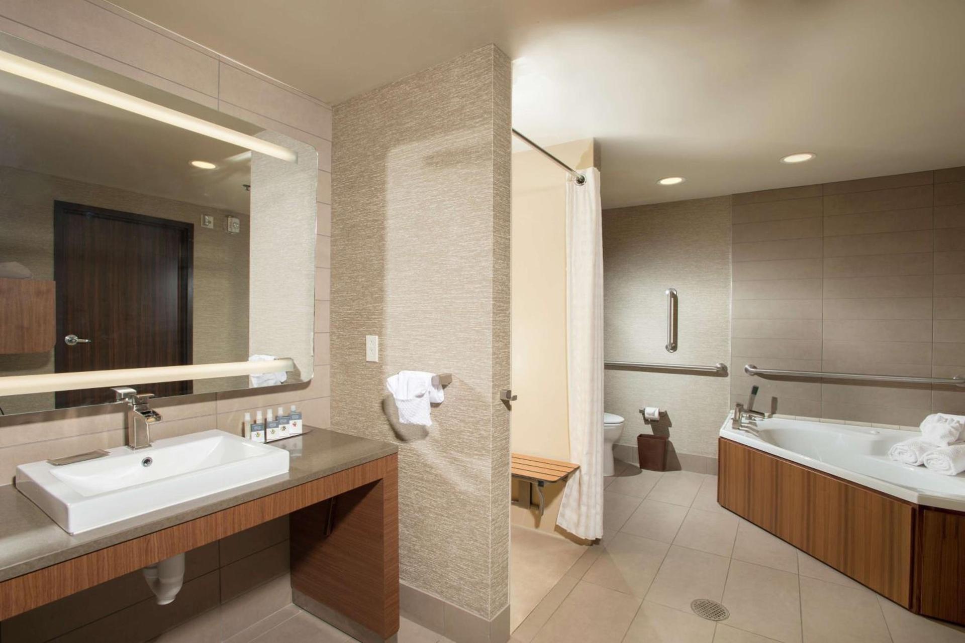 The Broadway Columbia - a DoubleTree by Hilton Hotel photo 16