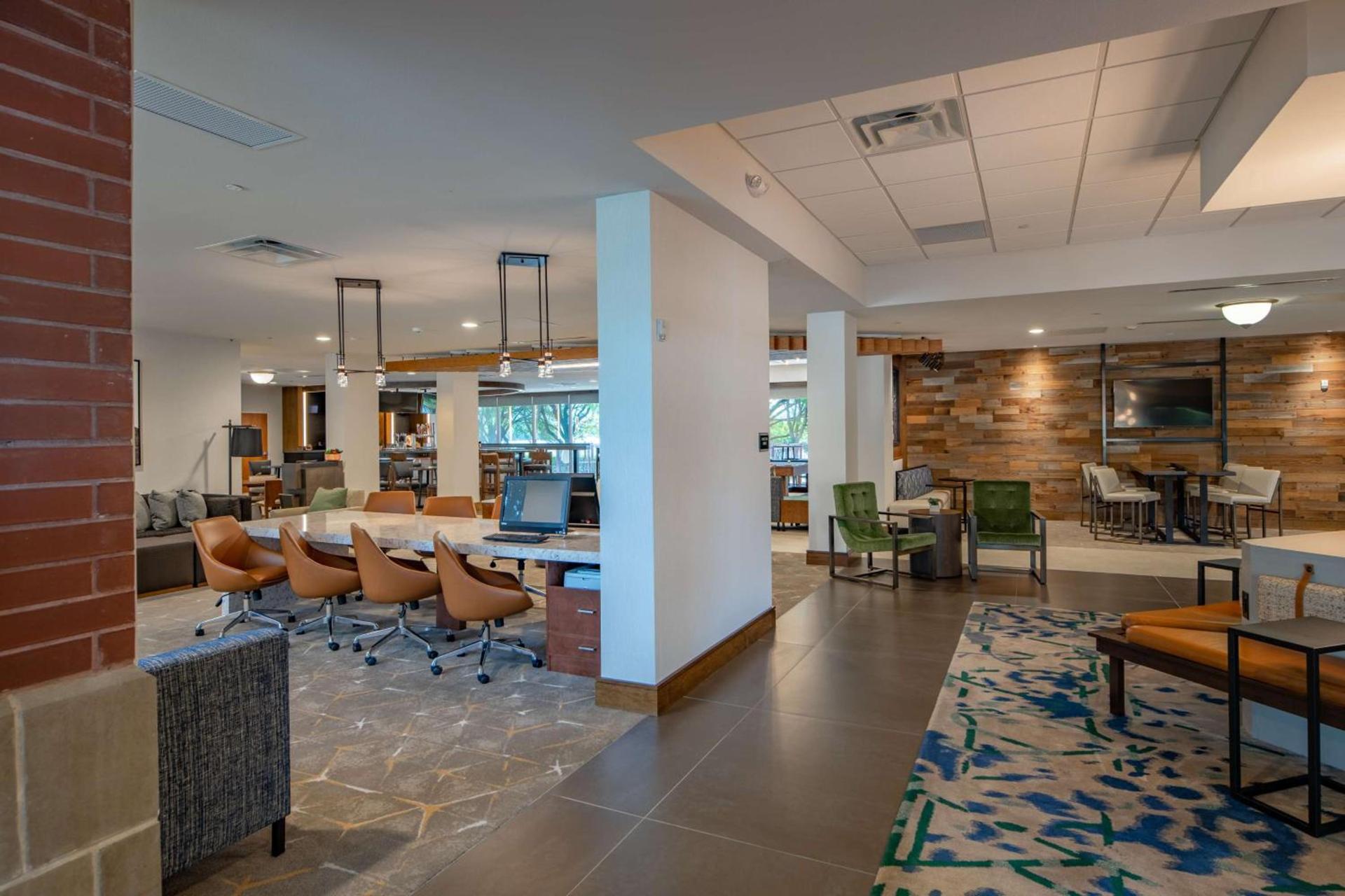 DoubleTree by Hilton Dallas-Farmers Branch photo 9