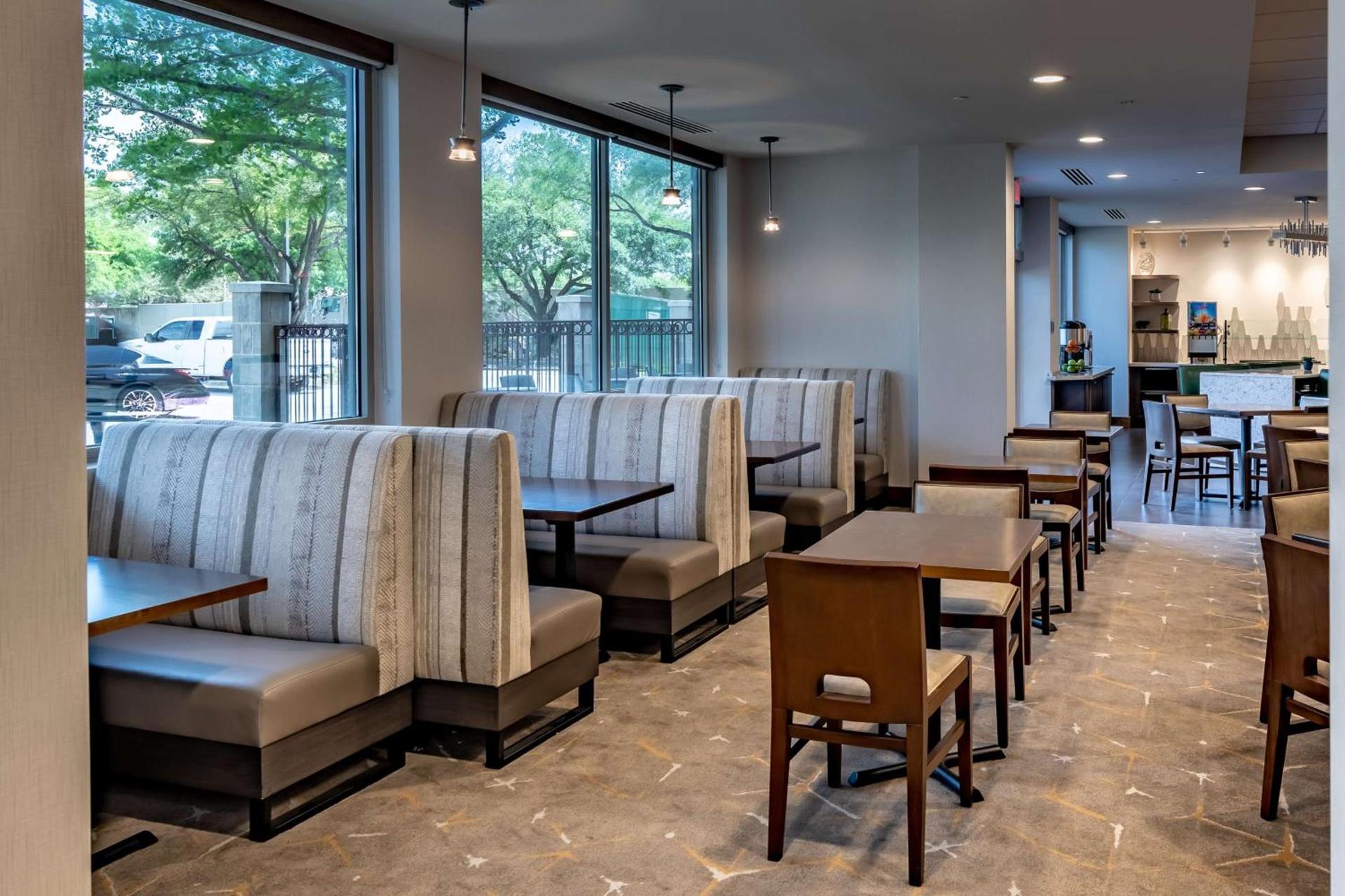 DoubleTree by Hilton Dallas-Farmers Branch photo 17
