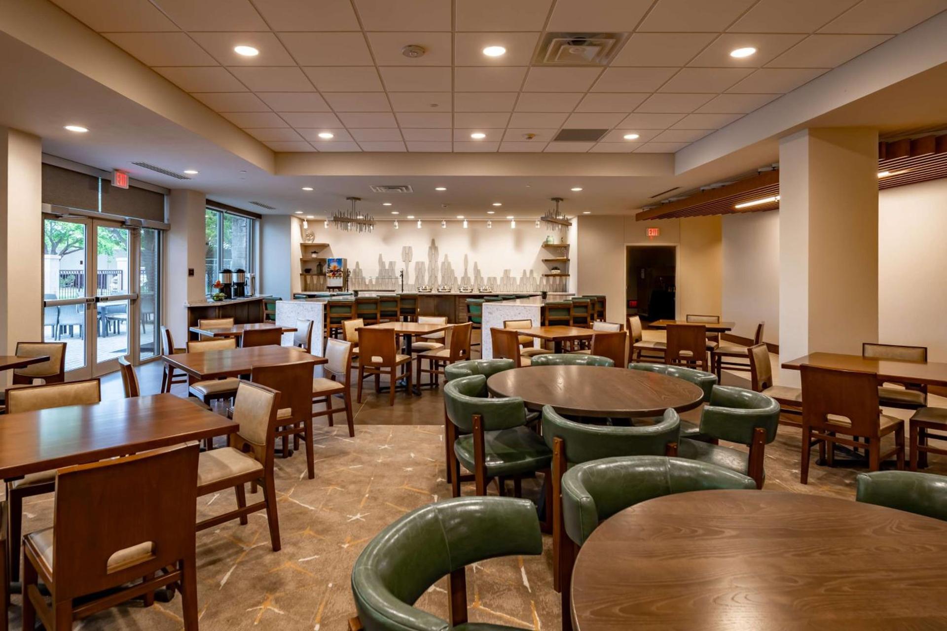 DoubleTree by Hilton Dallas-Farmers Branch photo 18